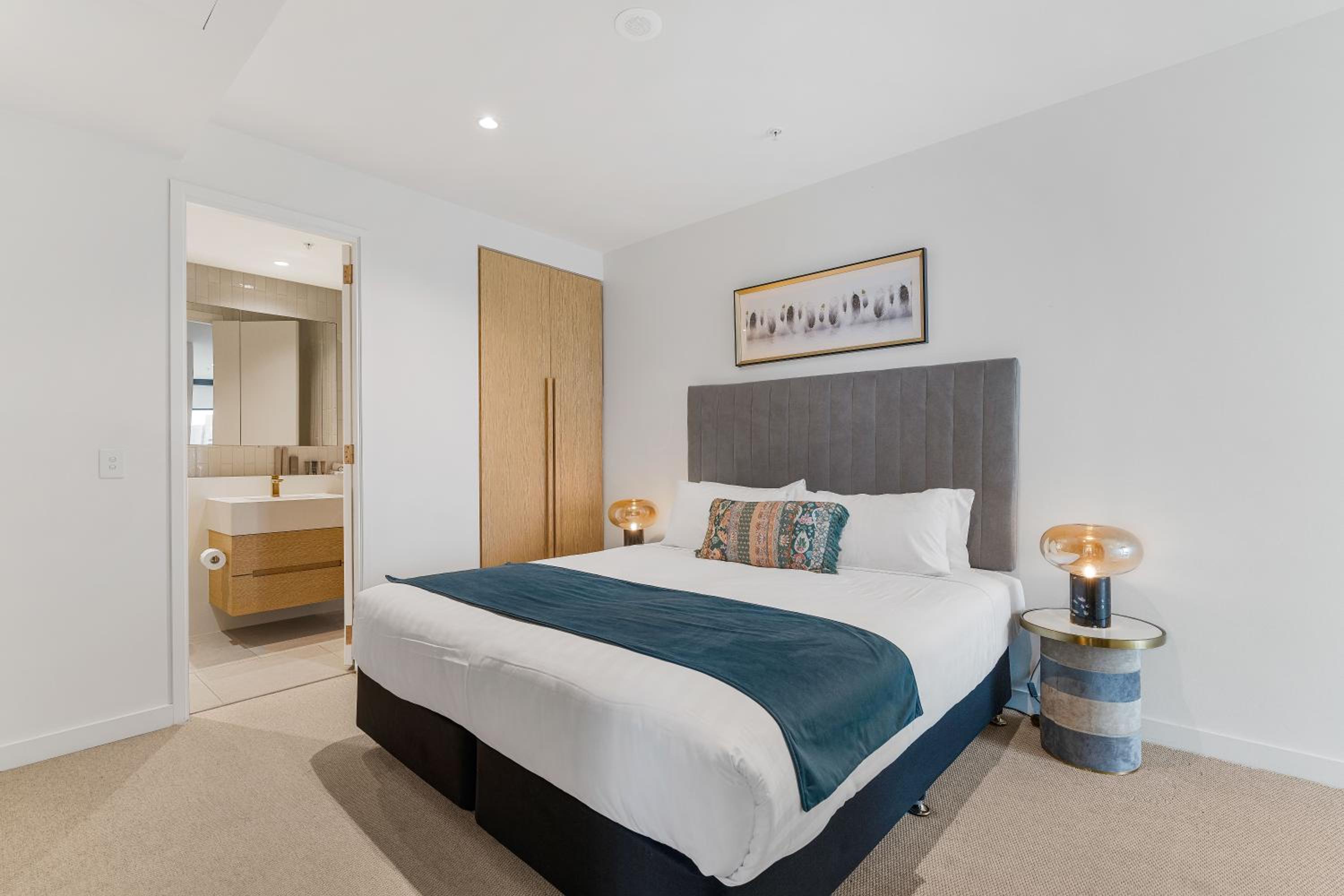 Two Bedroom Two Bathroom City View Apartment
