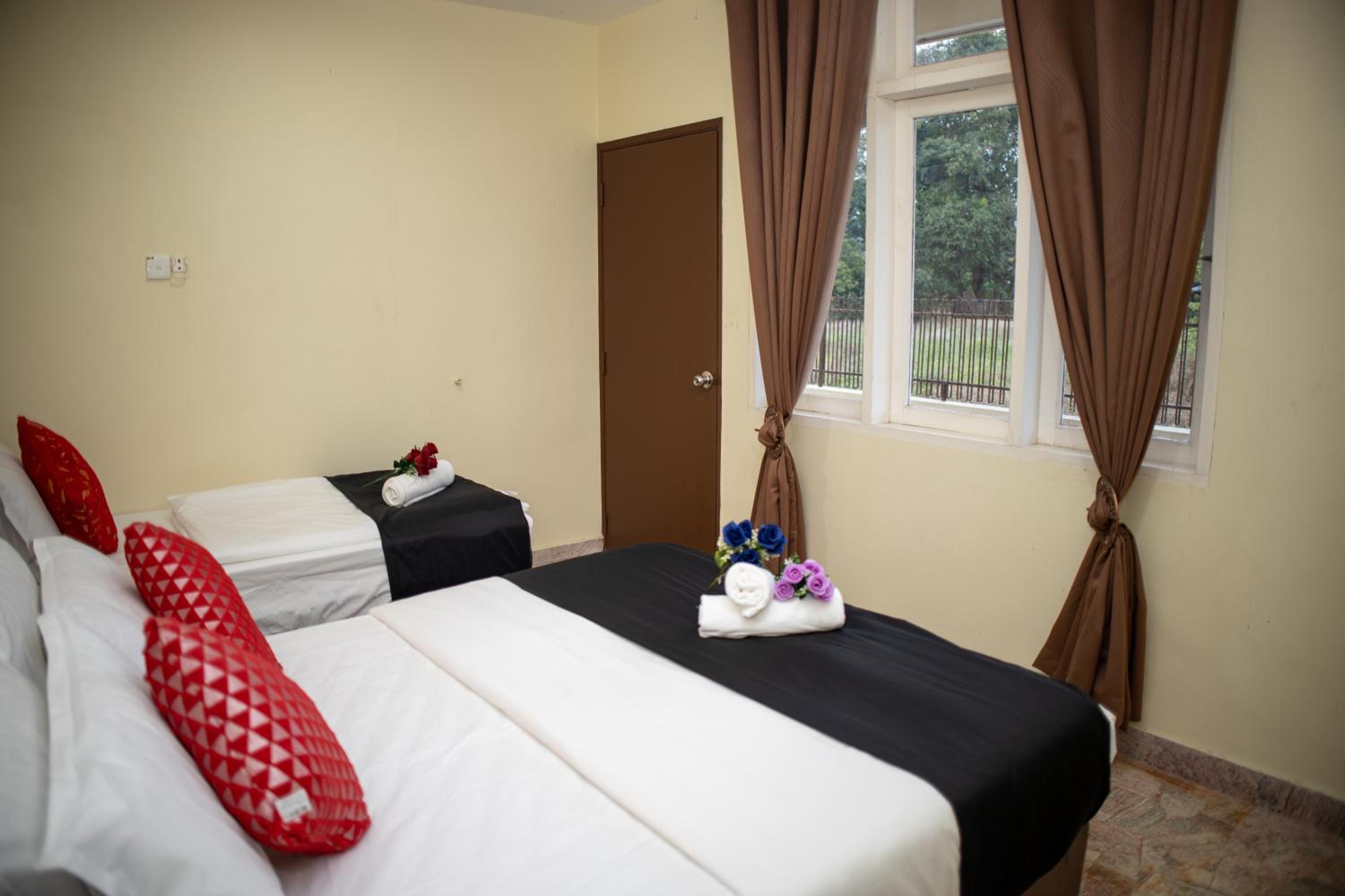 Deluxe Triple Room - Photo 1