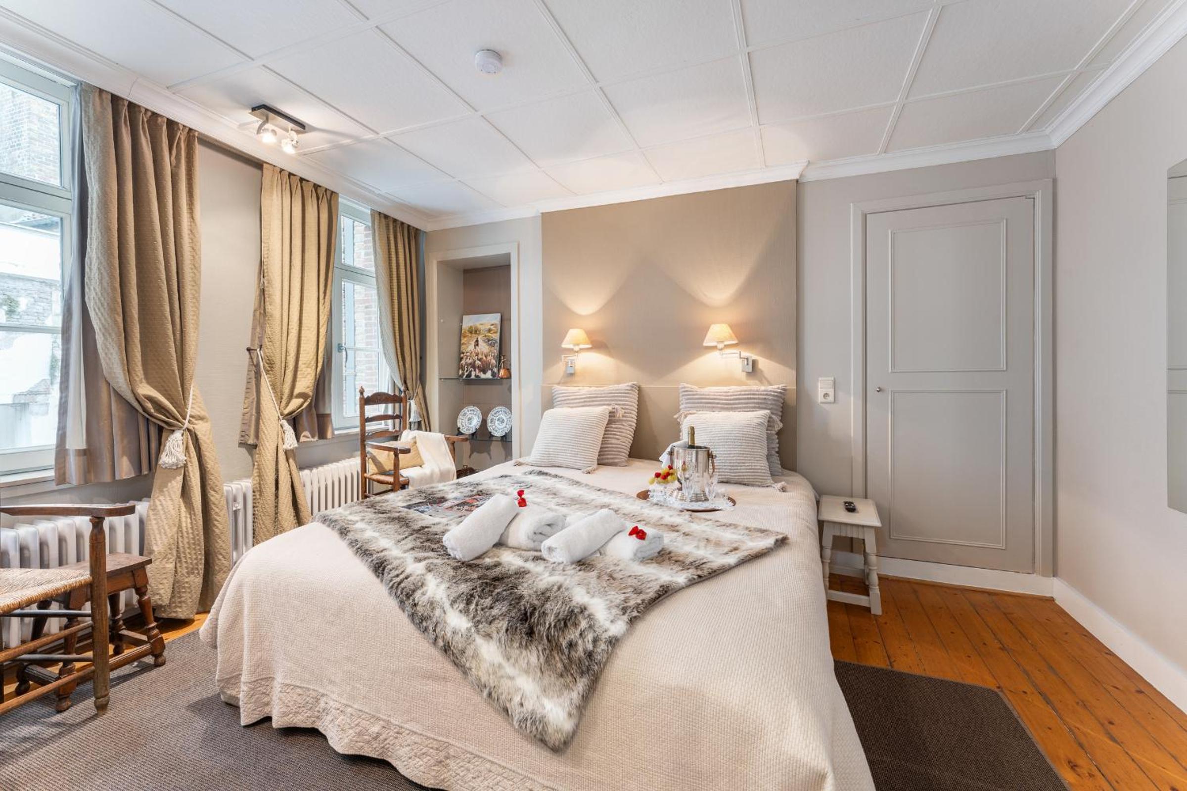 Deluxe King Suite