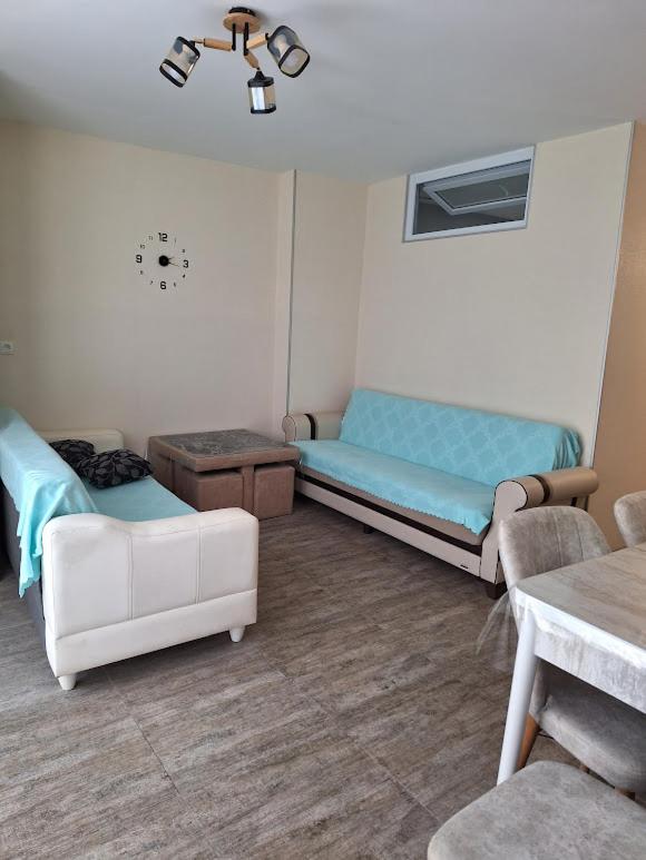 Deluxe Double Room (2 Adults + 1 Child)