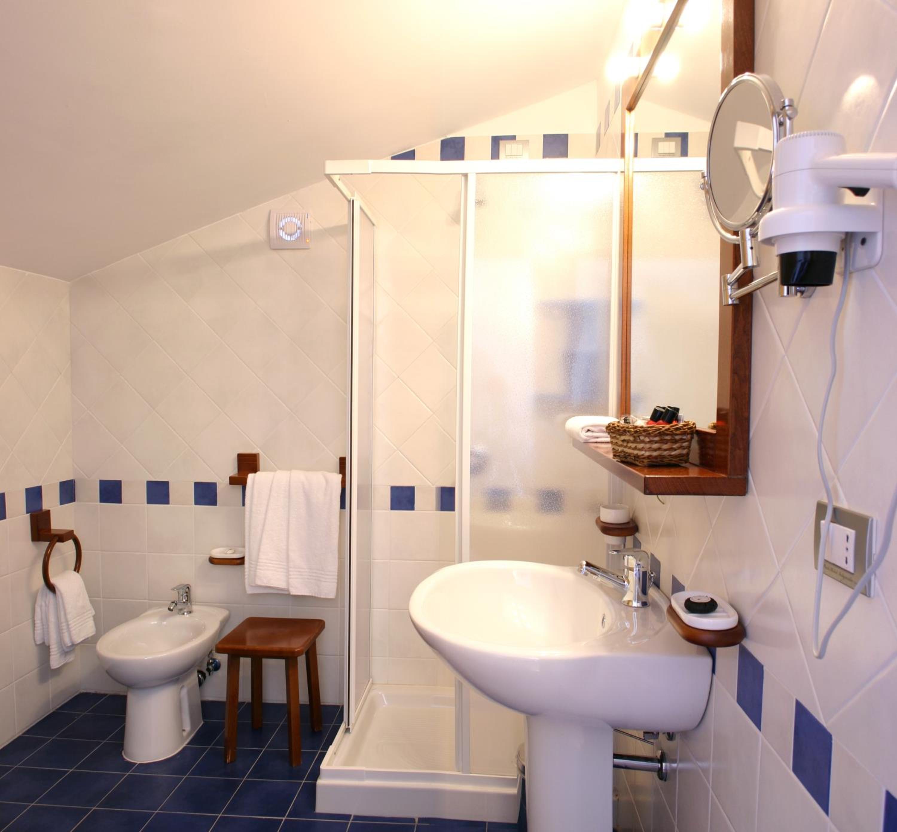 Double Room - Photo 10