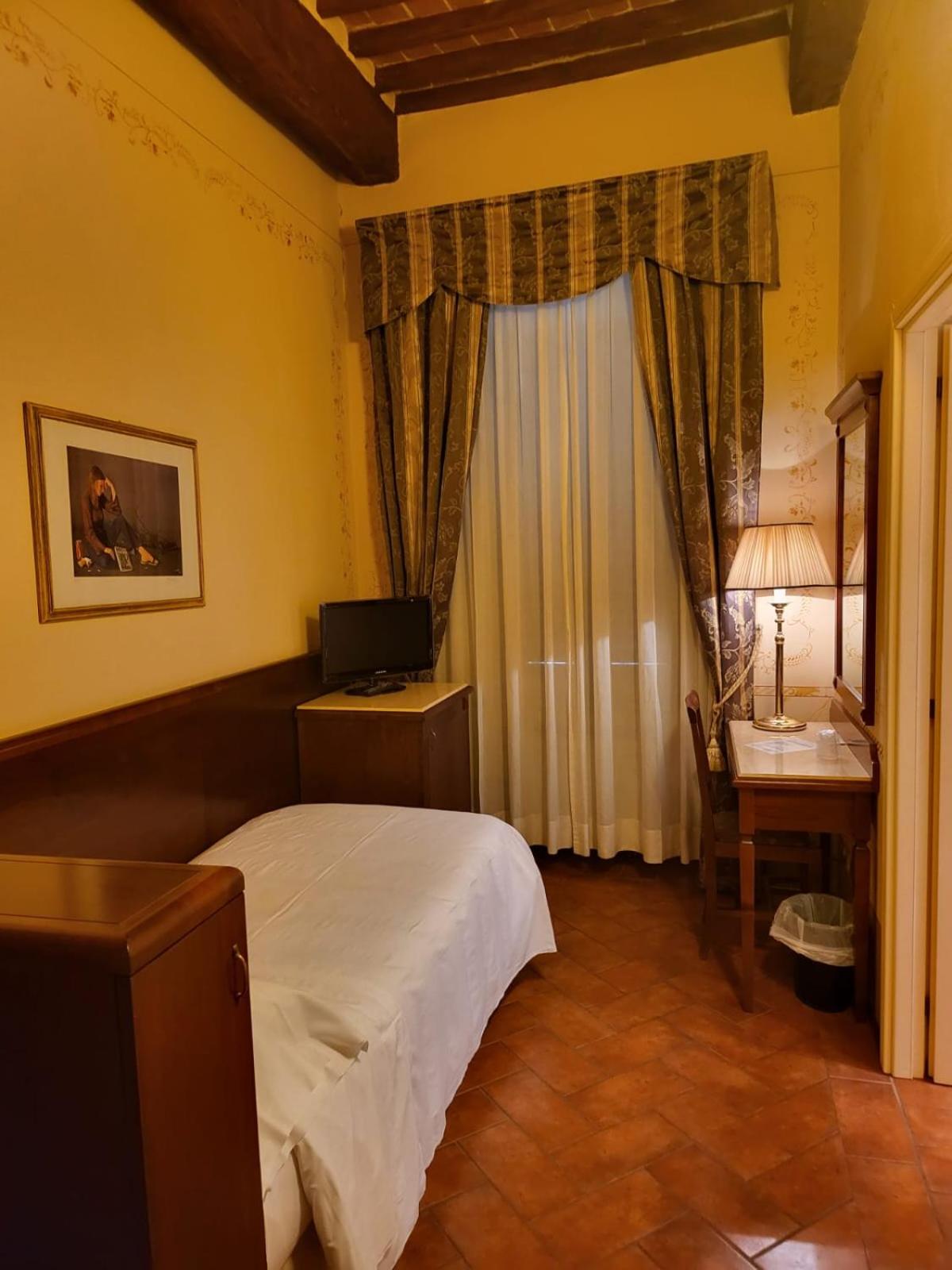 Single Room photo 3