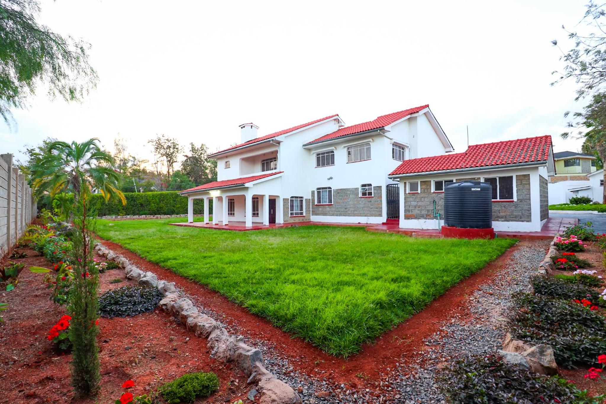 Five-Bedroom House photo 2