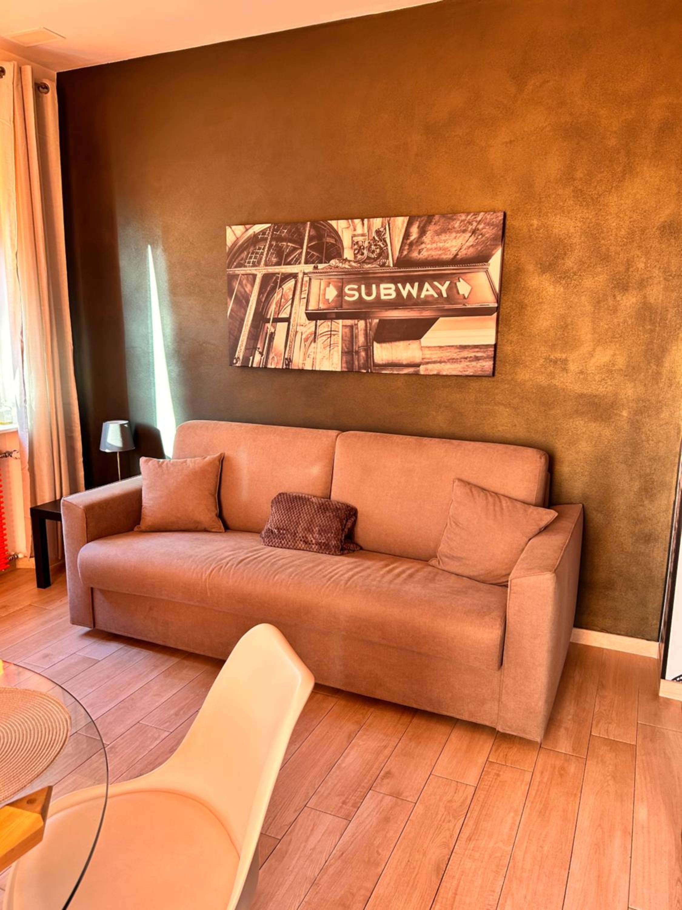 One-Bedroom Apartment photo 1