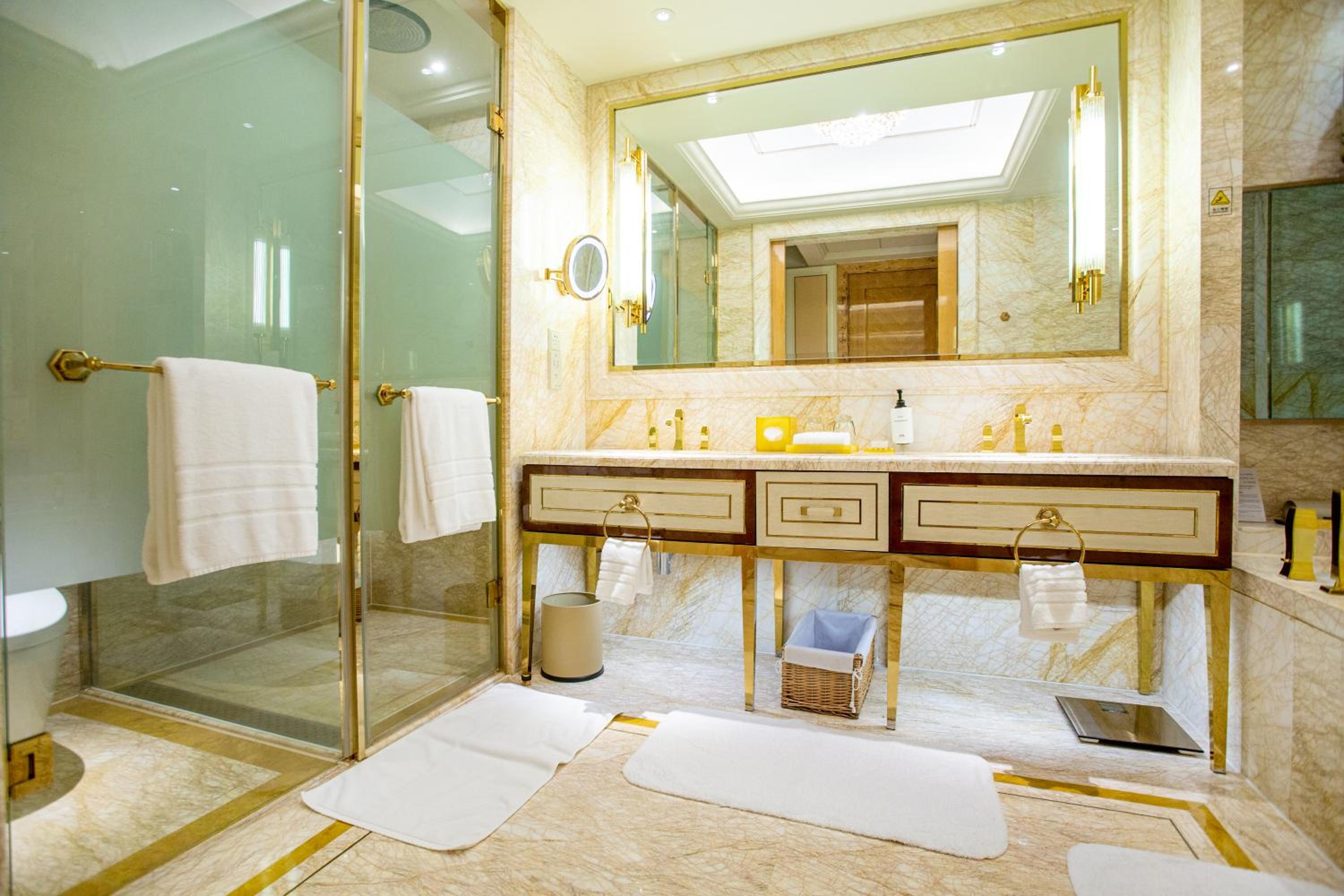 Executive Double Room with Two Double Beds - Lounge Access - Photo 4