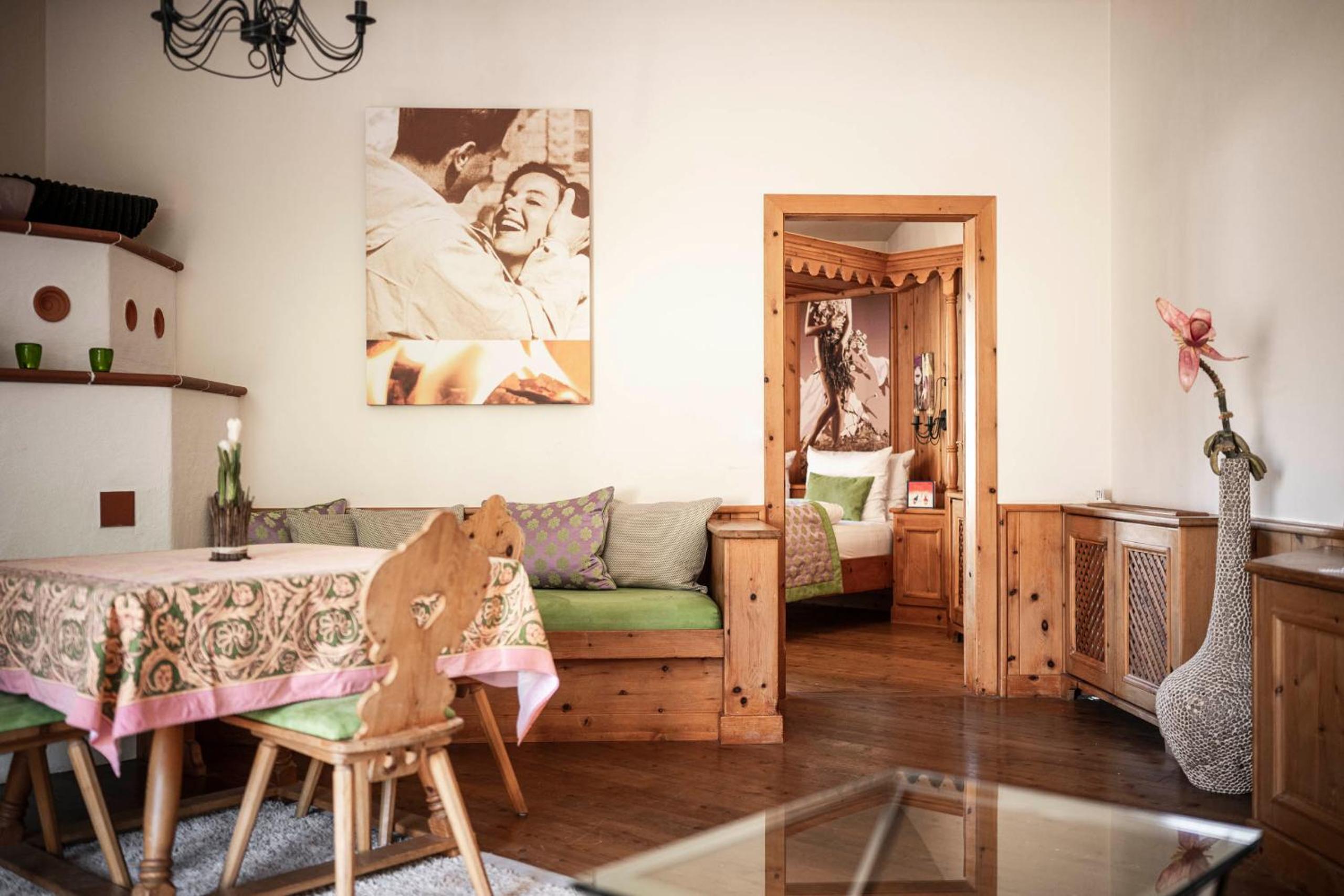 Modern Junior Suite with Balcony - Photo 2