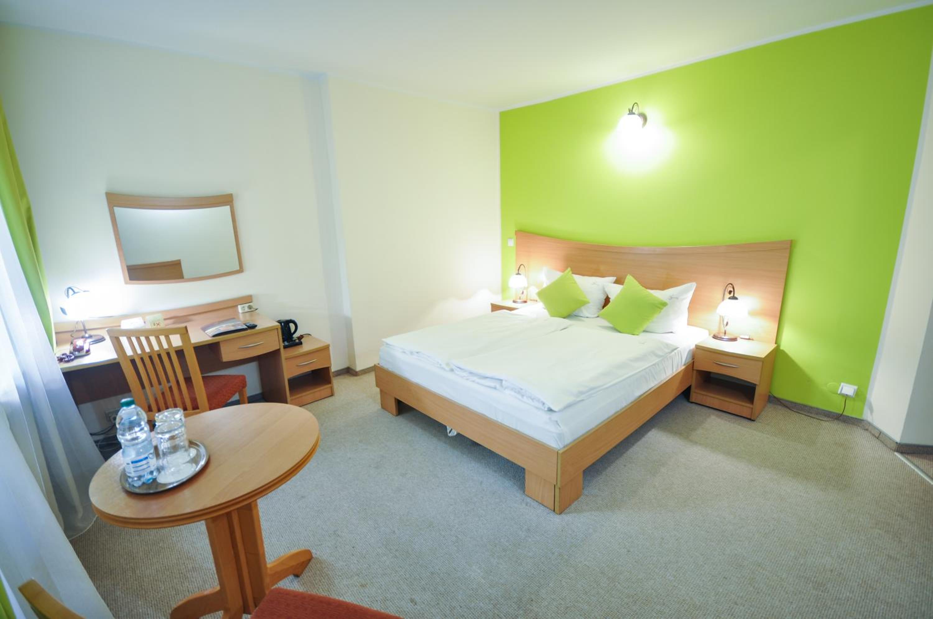 Deluxe Double Room with Extra Bed - Photo 1