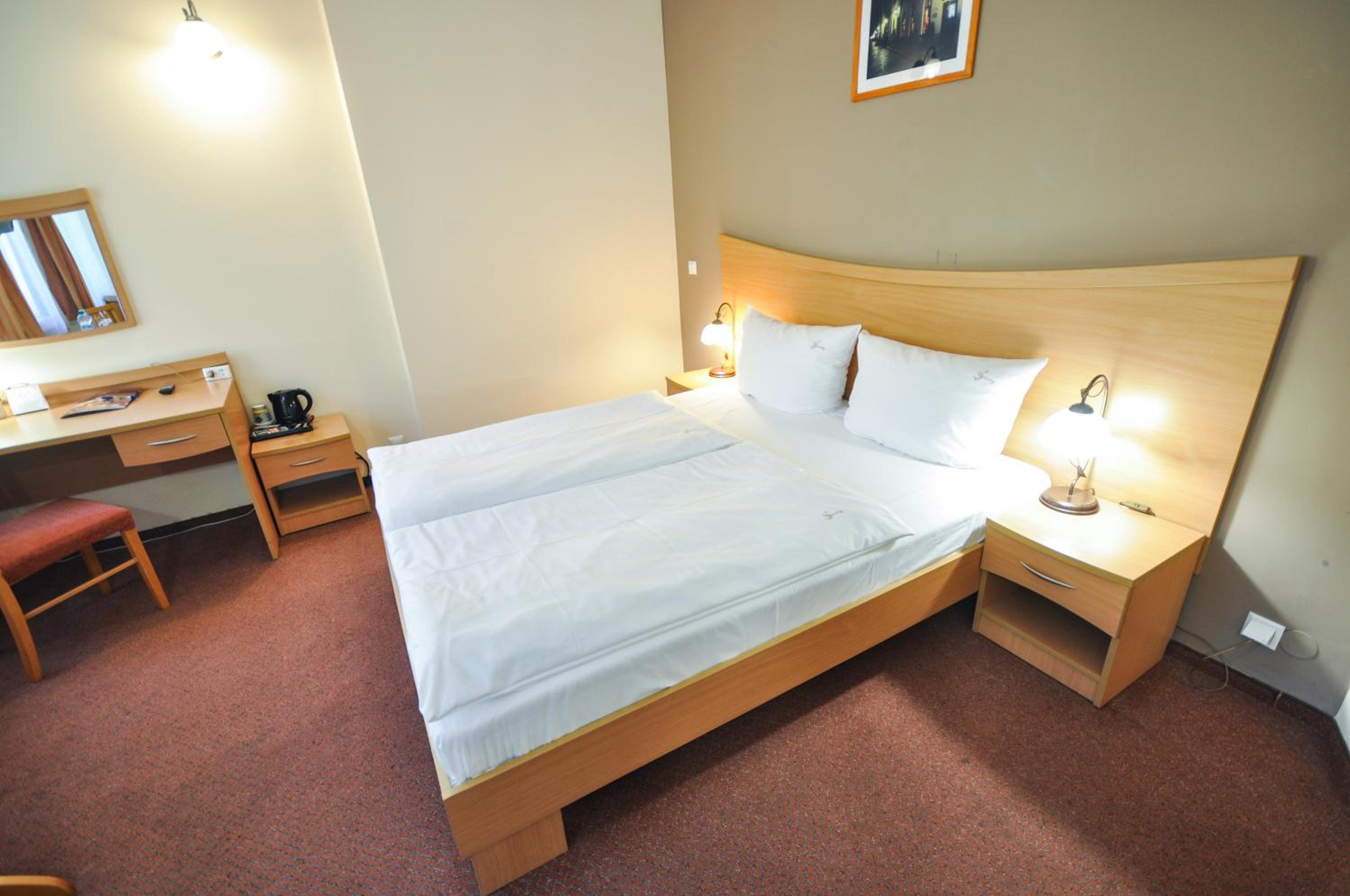 Deluxe Double Room with Extra Bed - Photo 4