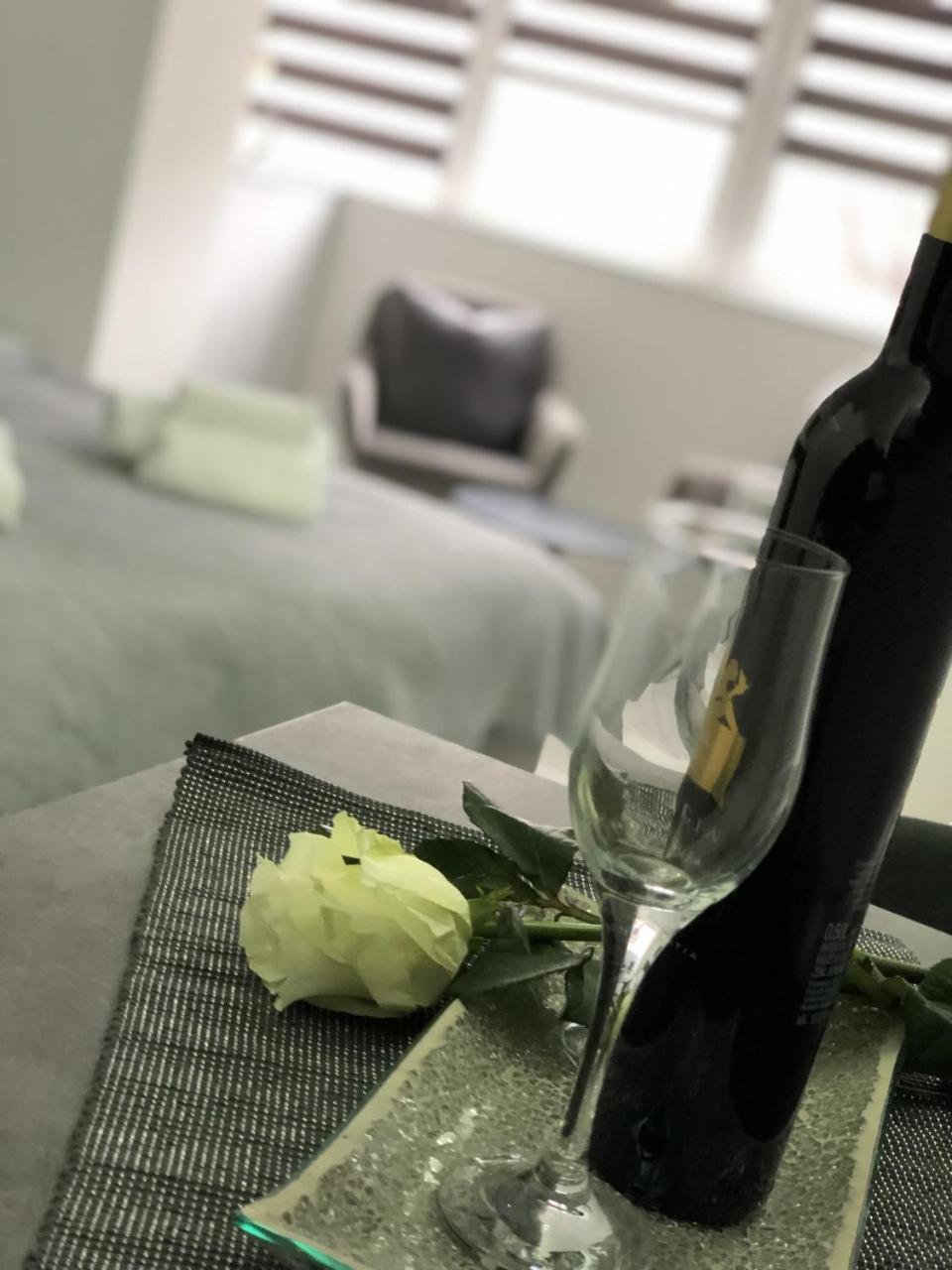 One-Bedroom Apartment - Photo 1