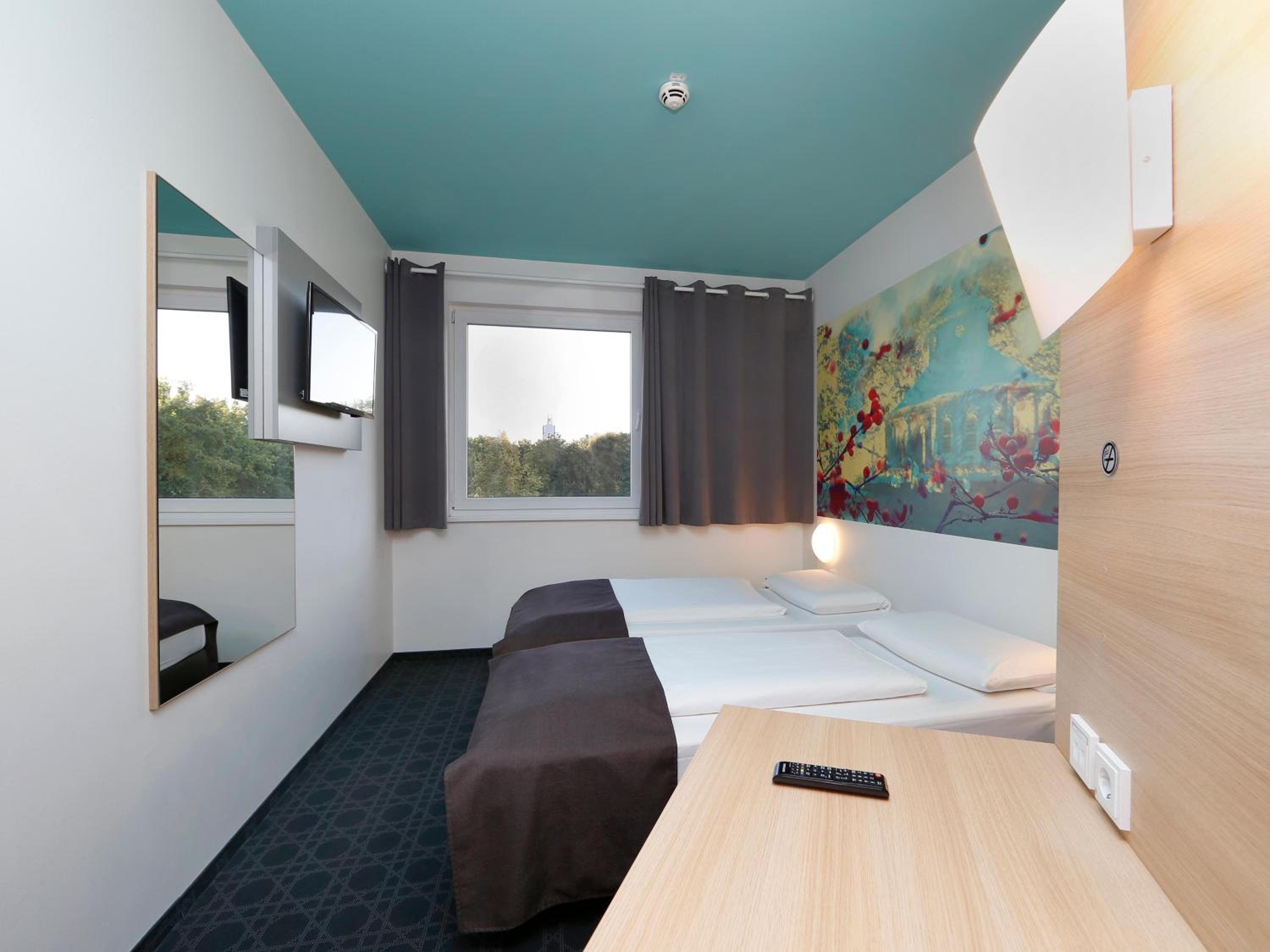 Twin Room - Photo 3