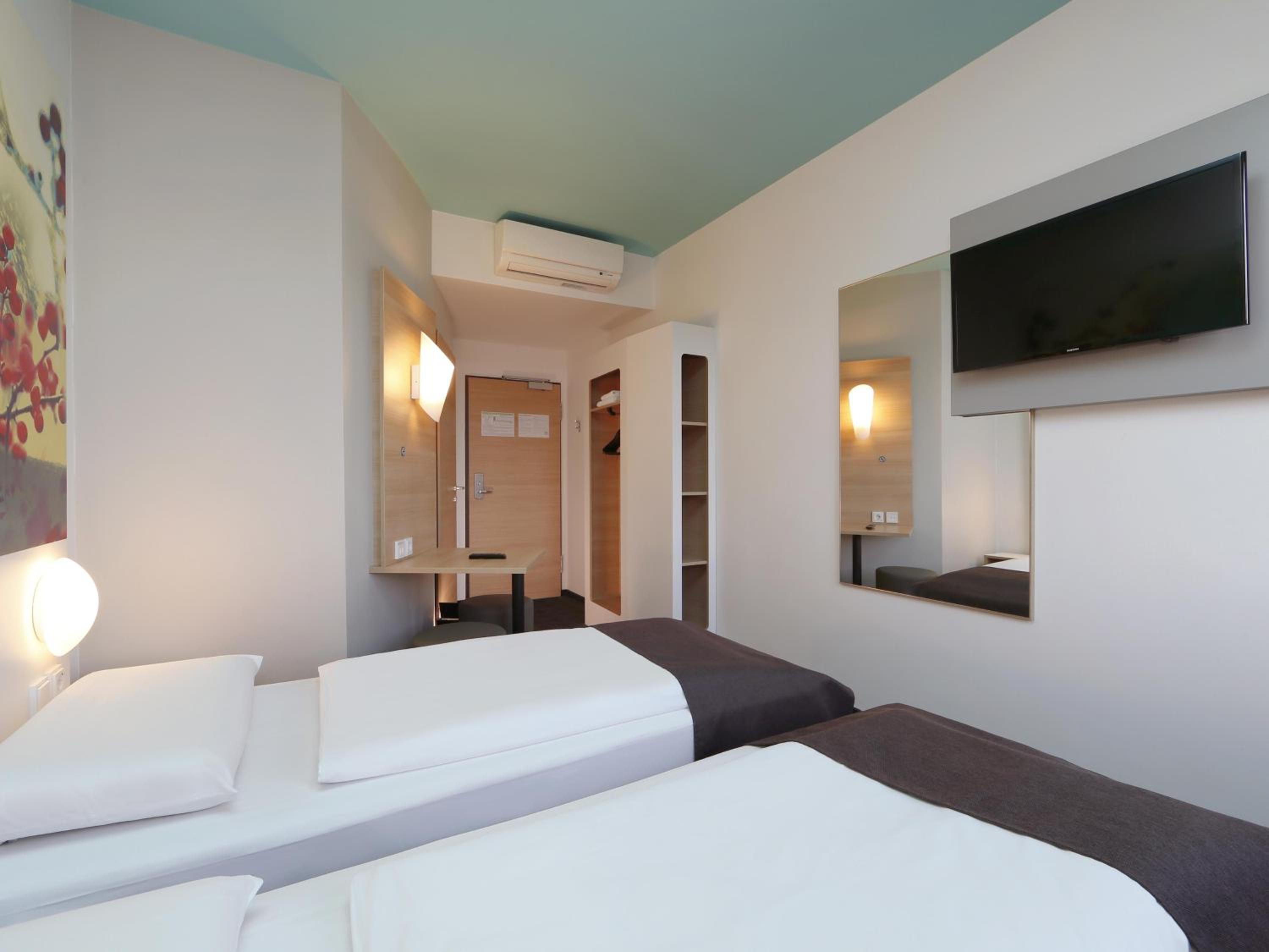 Twin Room - Photo 5