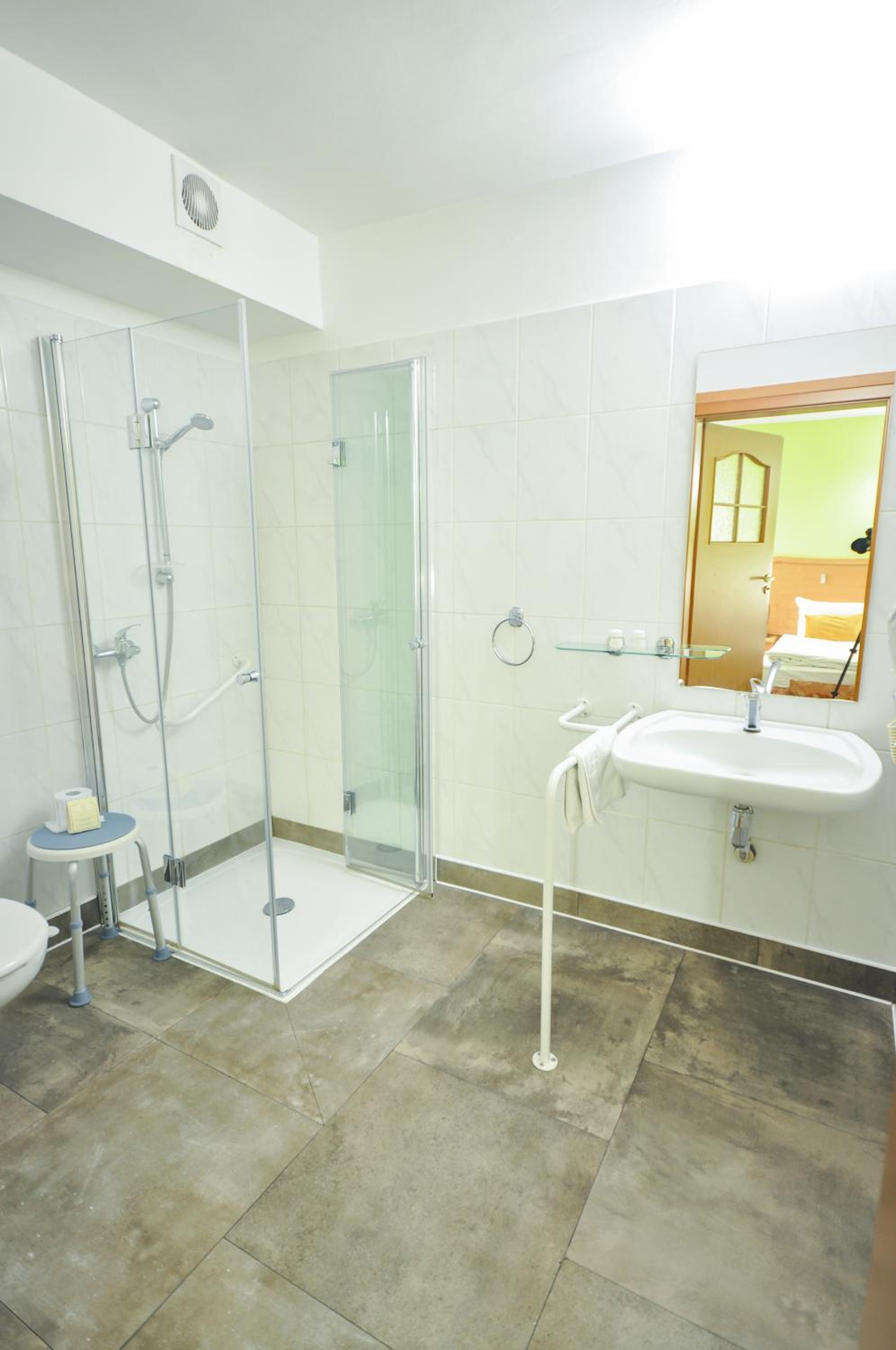 Deluxe Double Room with Extra Bed - Photo 5
