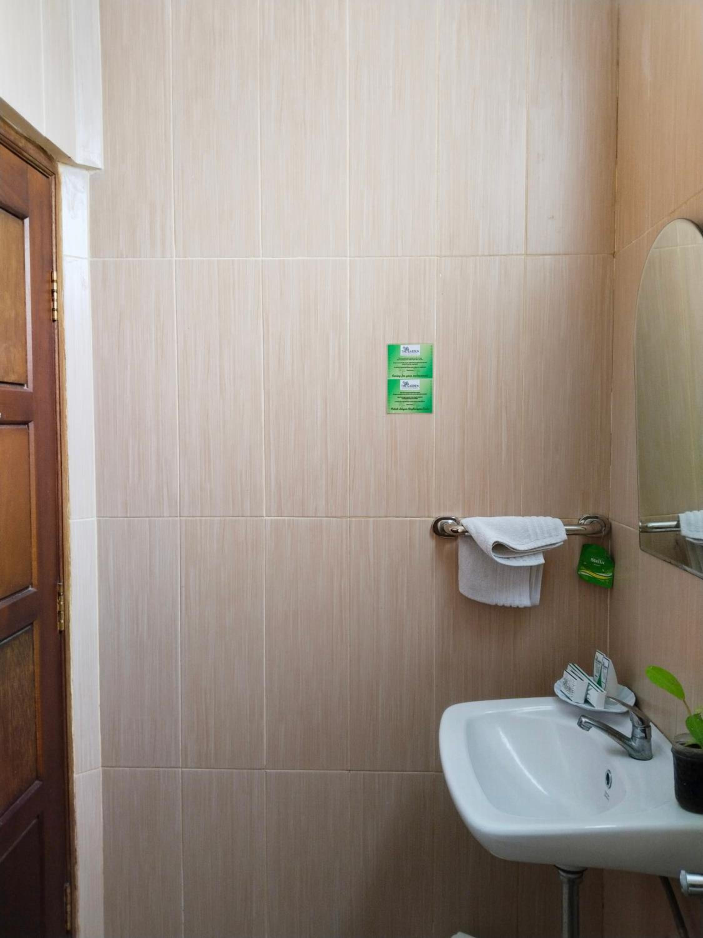 Standard Twin Room photo 2