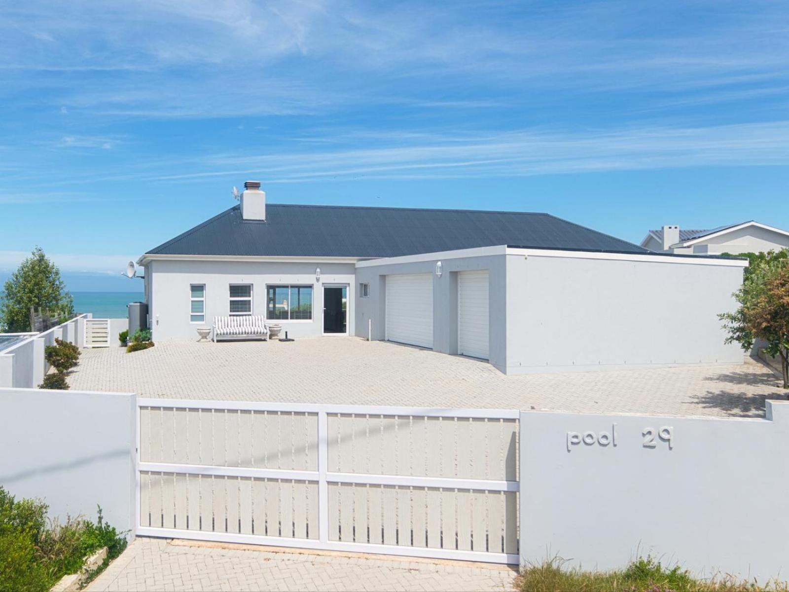 Three-Bedroom House photo 2
