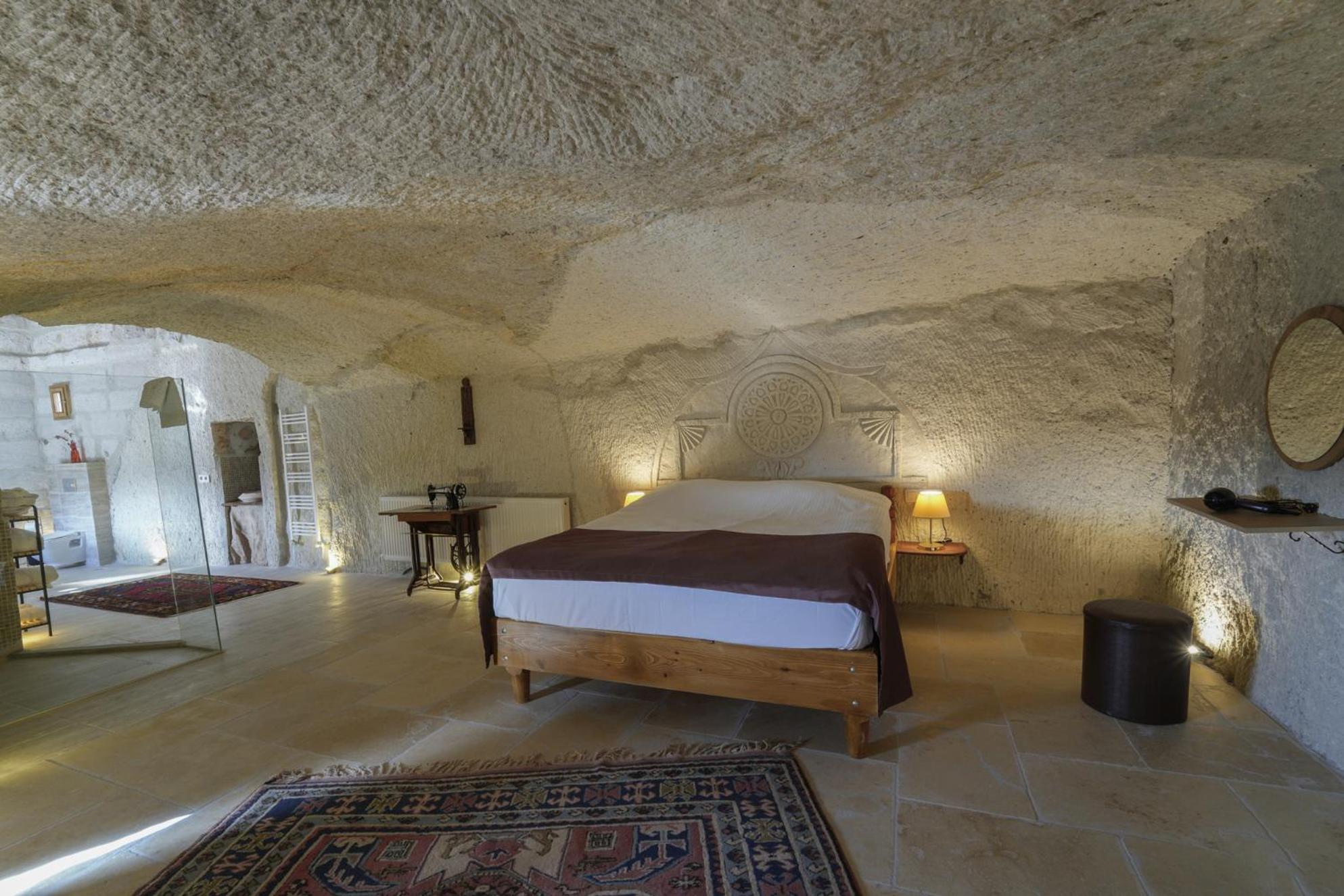 Deluxe Room - Photo 21