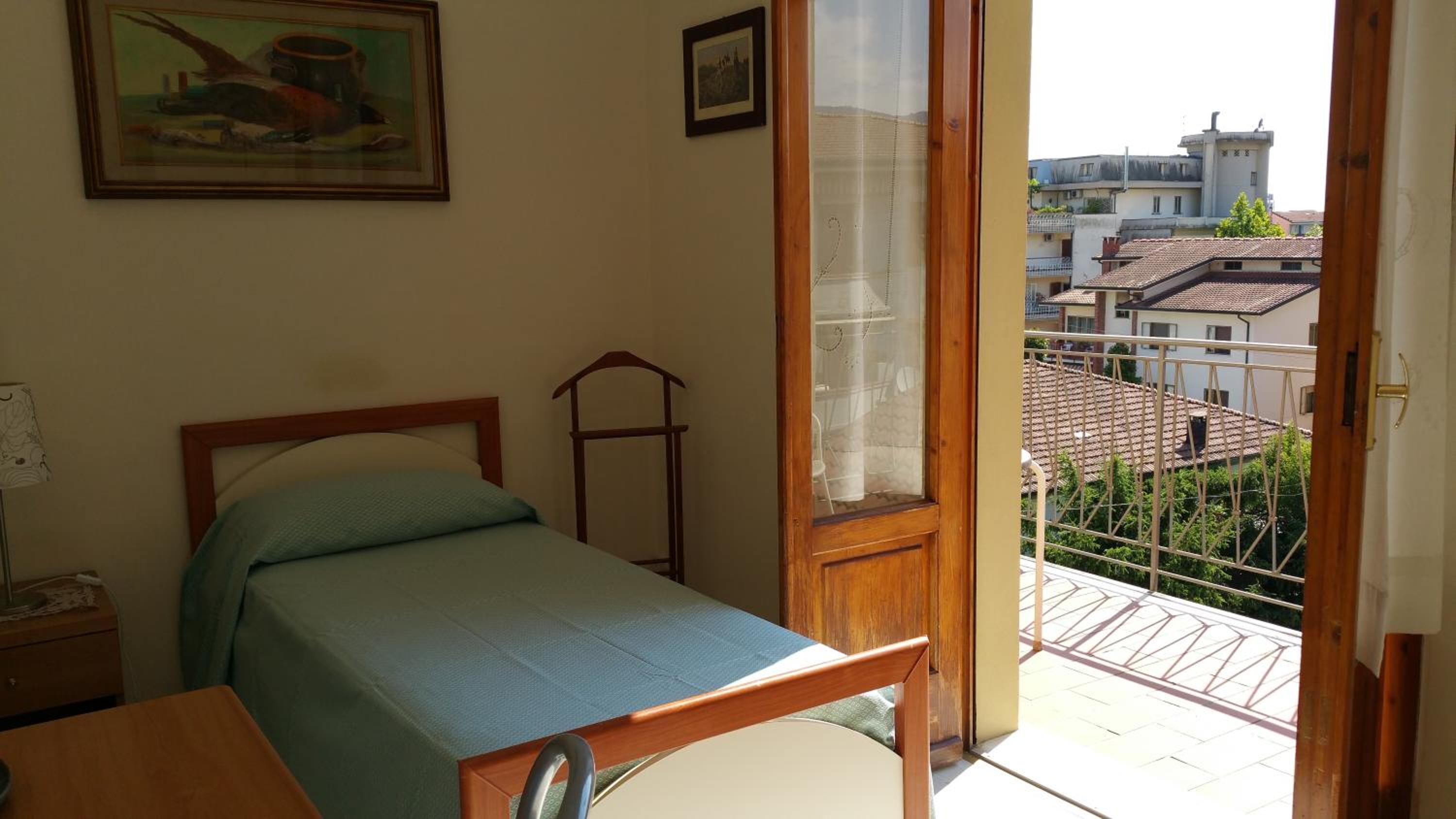 Deluxe Single Room with Balcony photo 1