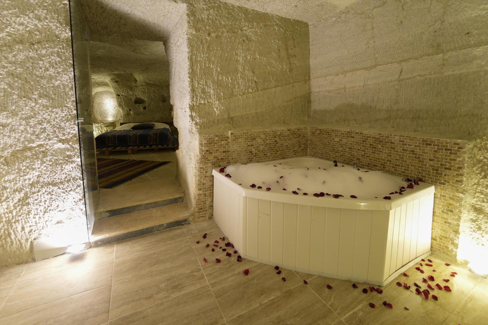 Deluxe Room - Photo 15