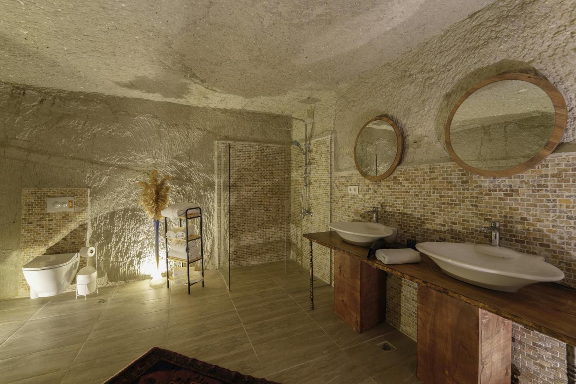 Deluxe Room - Photo 11