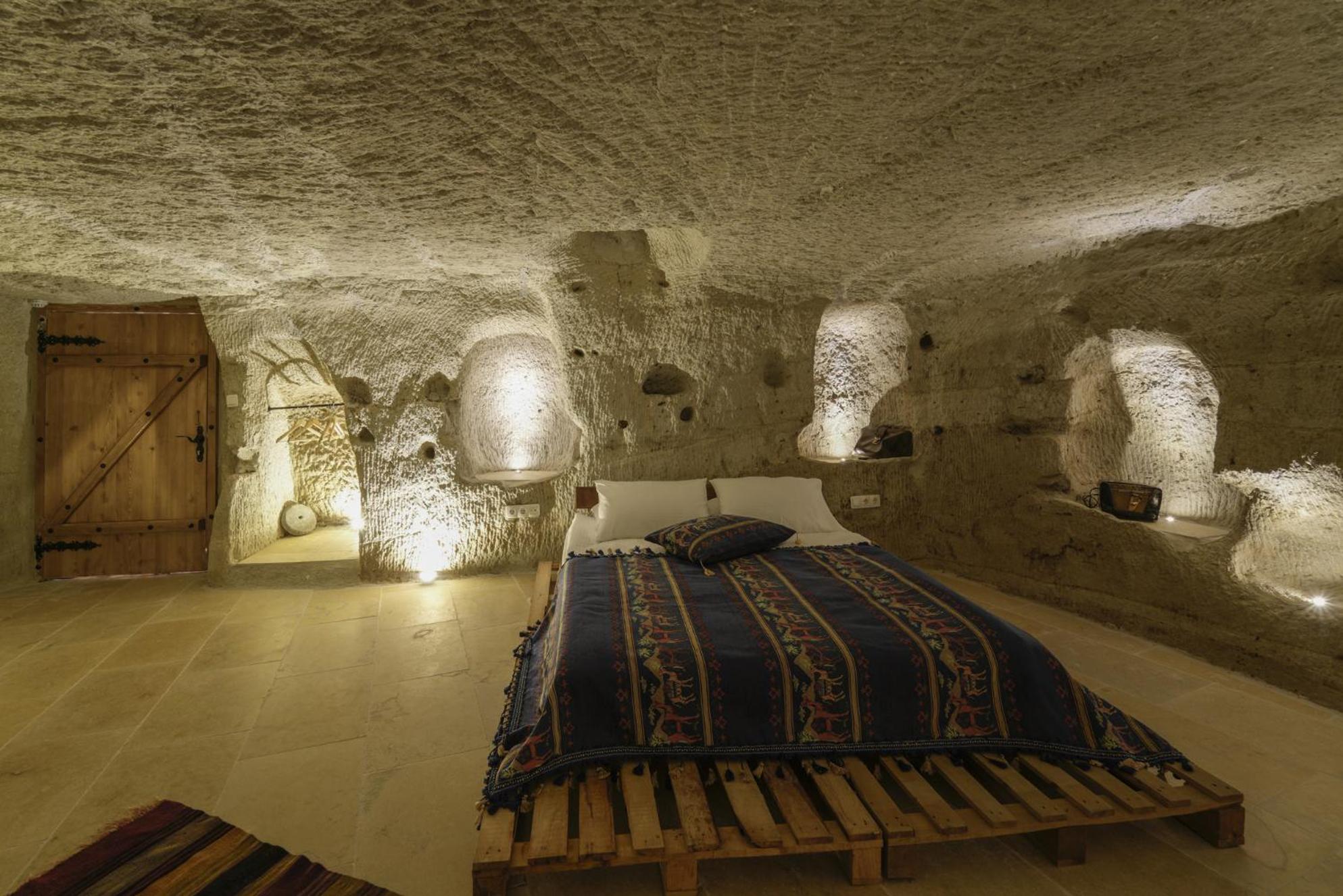 Deluxe Room - Photo 14