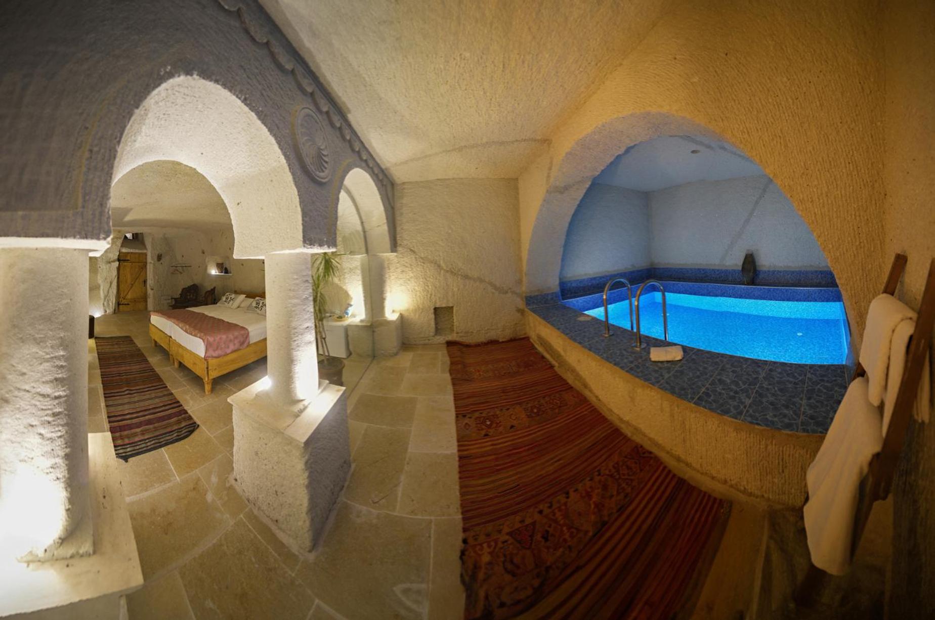 Junior Suite with Private Pool - Photo 2