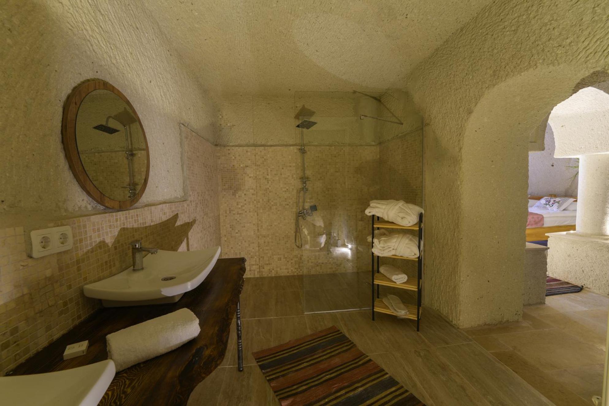 Junior Suite with Private Pool - Photo 3