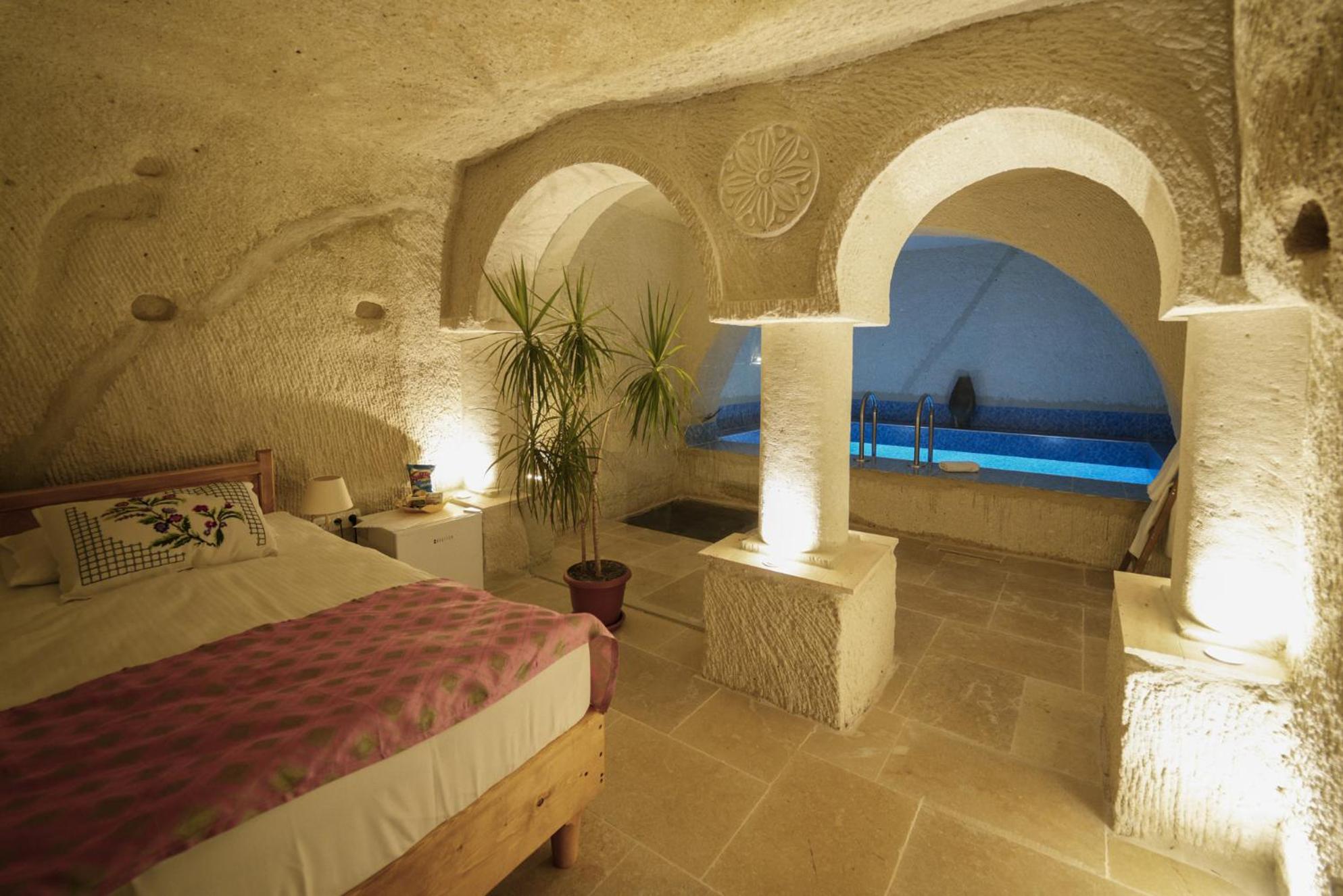 Junior Suite with Private Pool - Photo 5