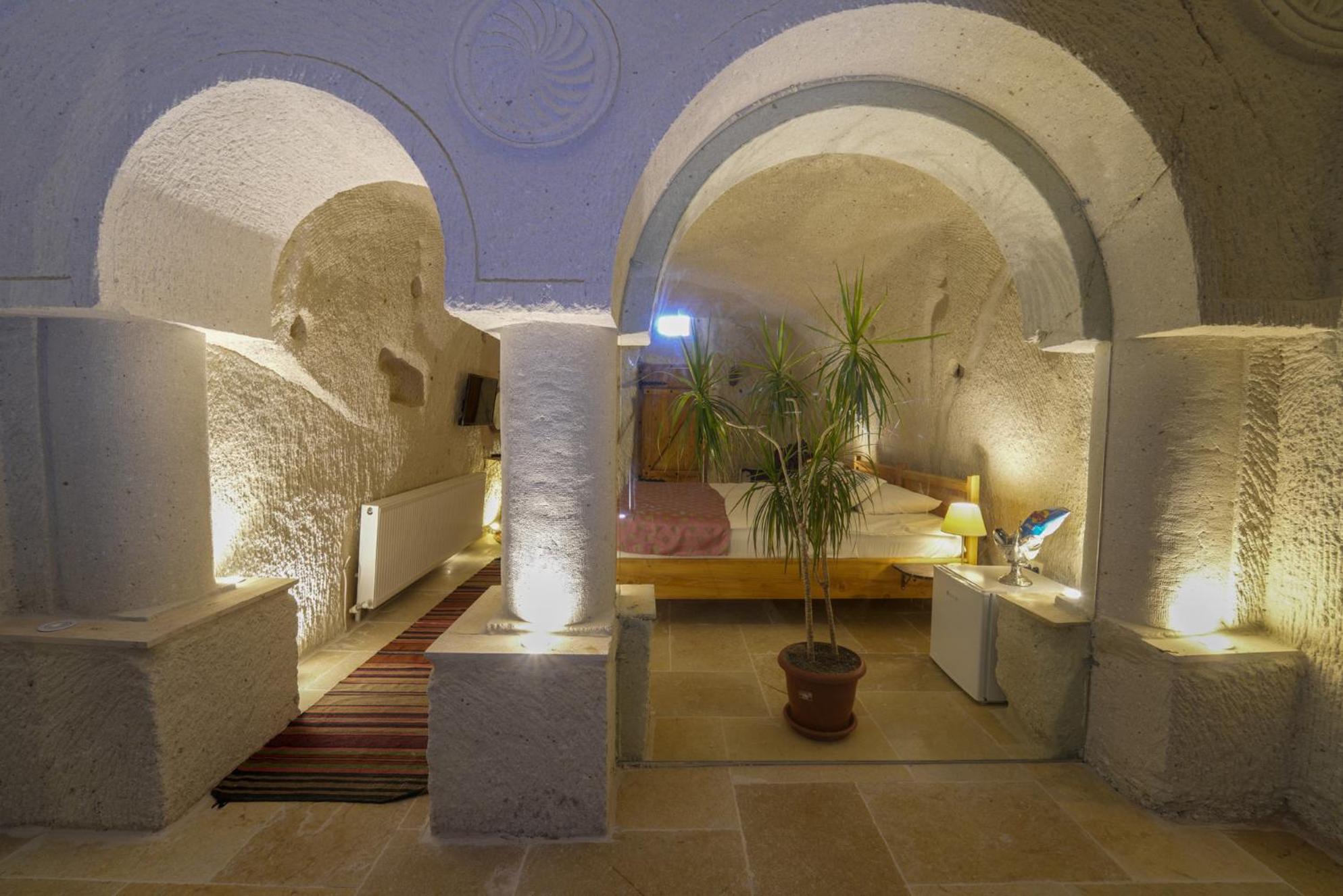 Junior Suite with Private Pool - Photo 15