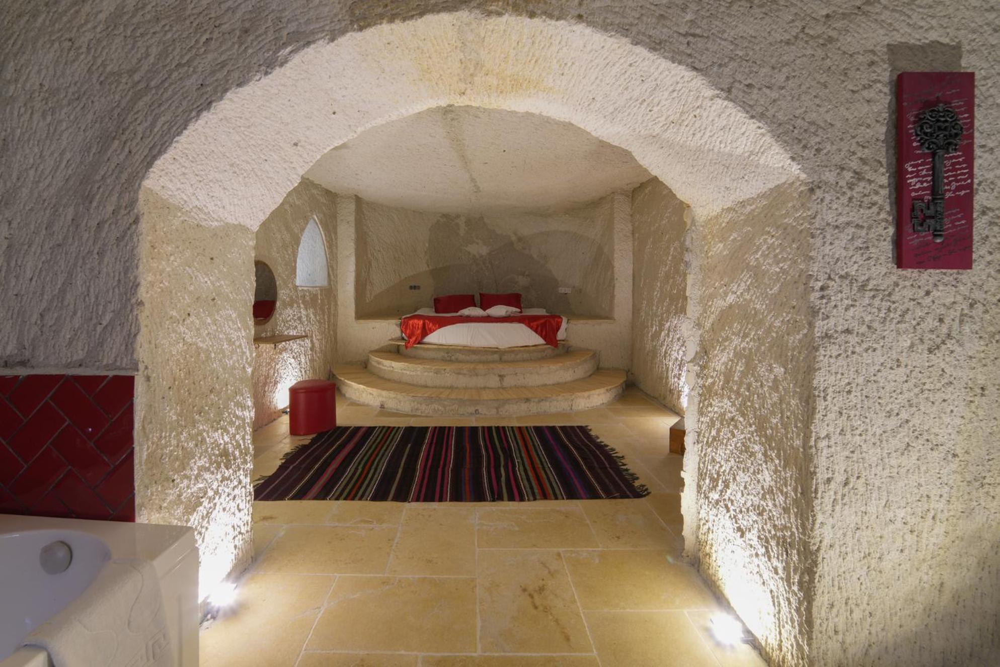 King Suite with Spa Bath - Photo 7