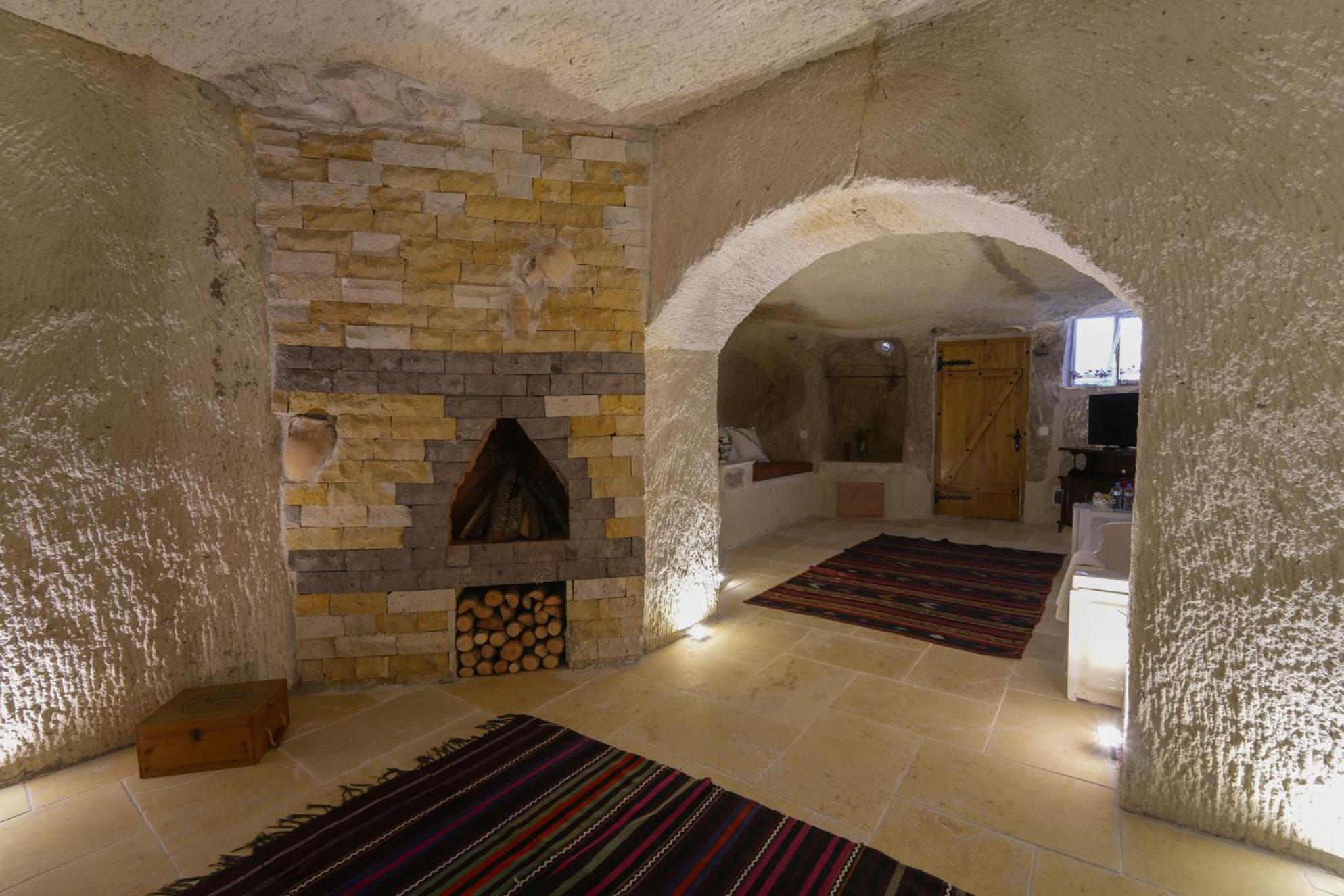 King Suite with Spa Bath - Photo 9
