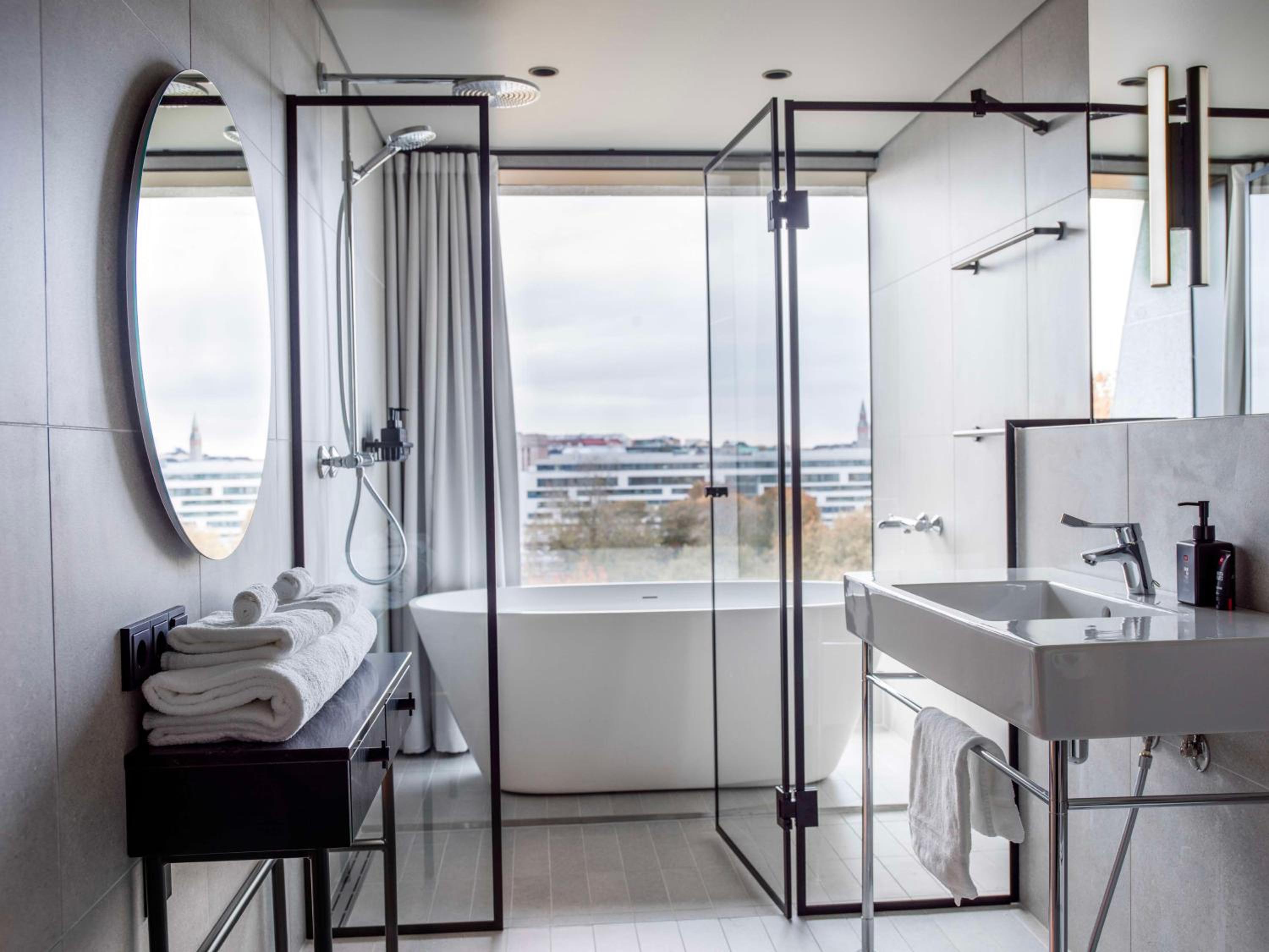 One-Bedroom Suite - Photo 2