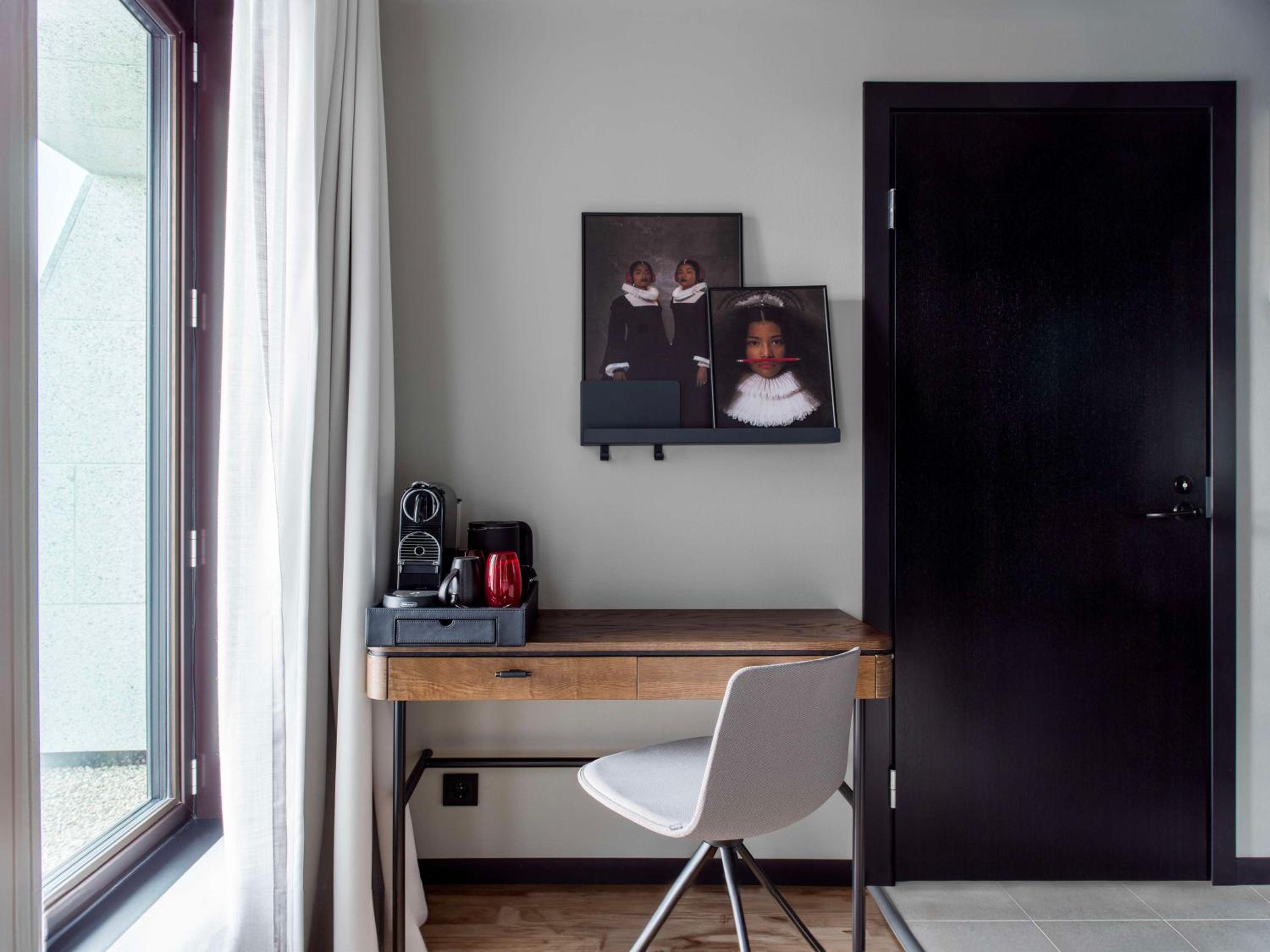 Standard Double or Twin Room - Photo 8