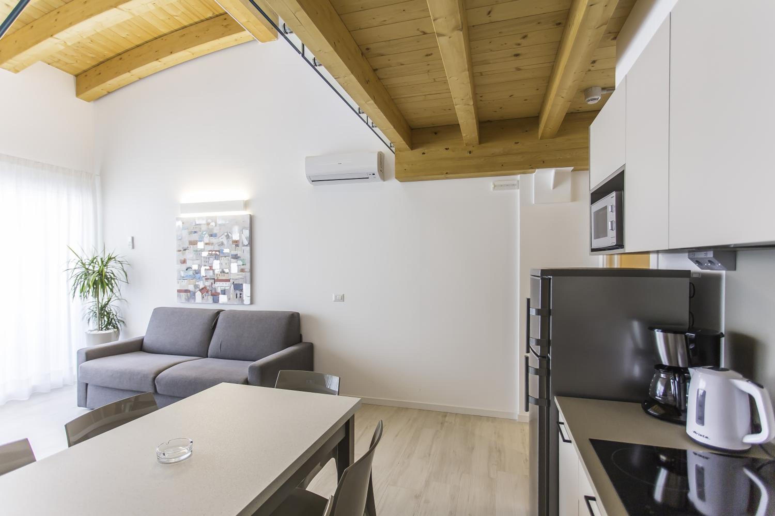Apartment - Split Level - Photo 4