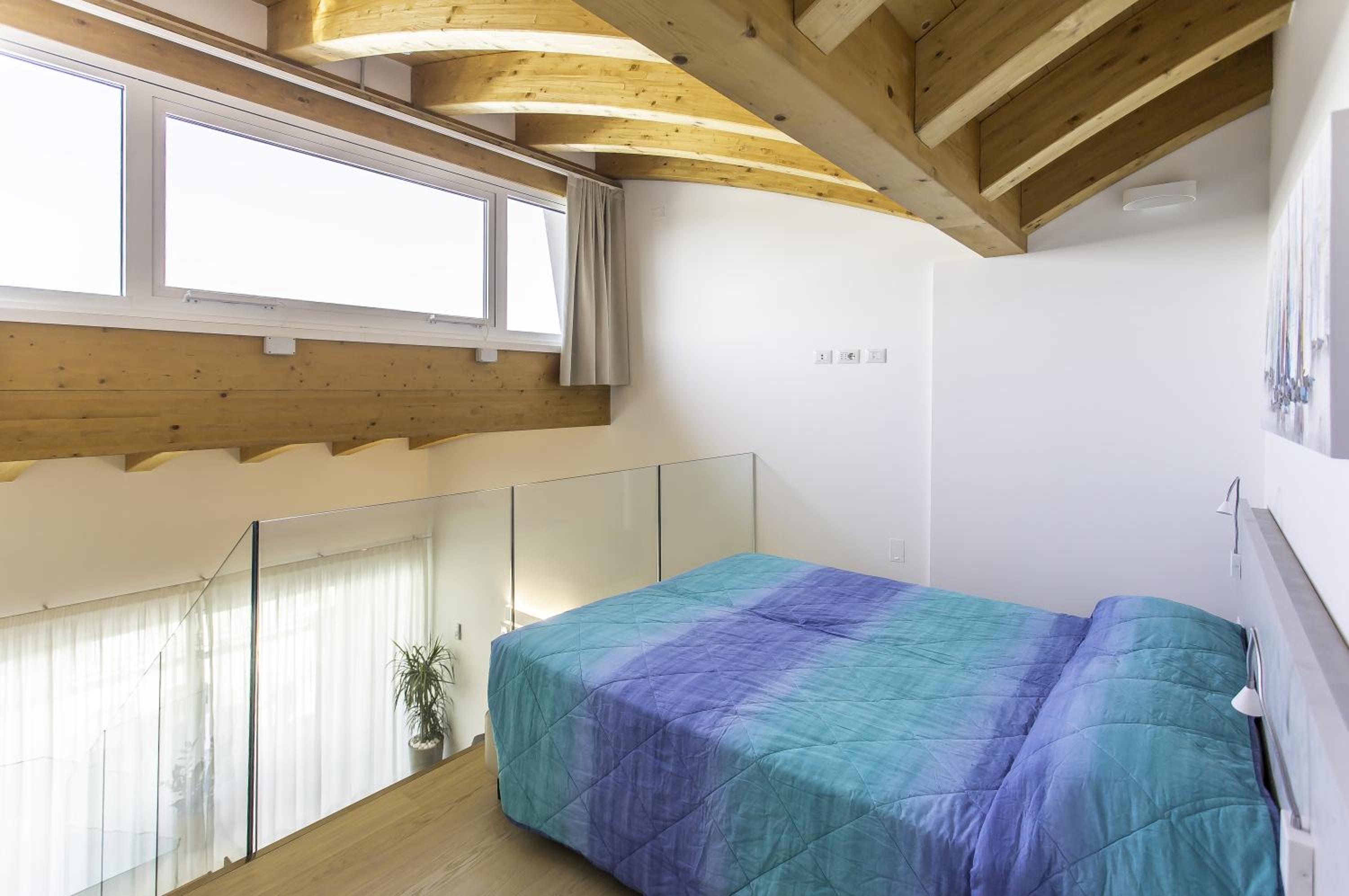 Apartment - Split Level - Photo 3