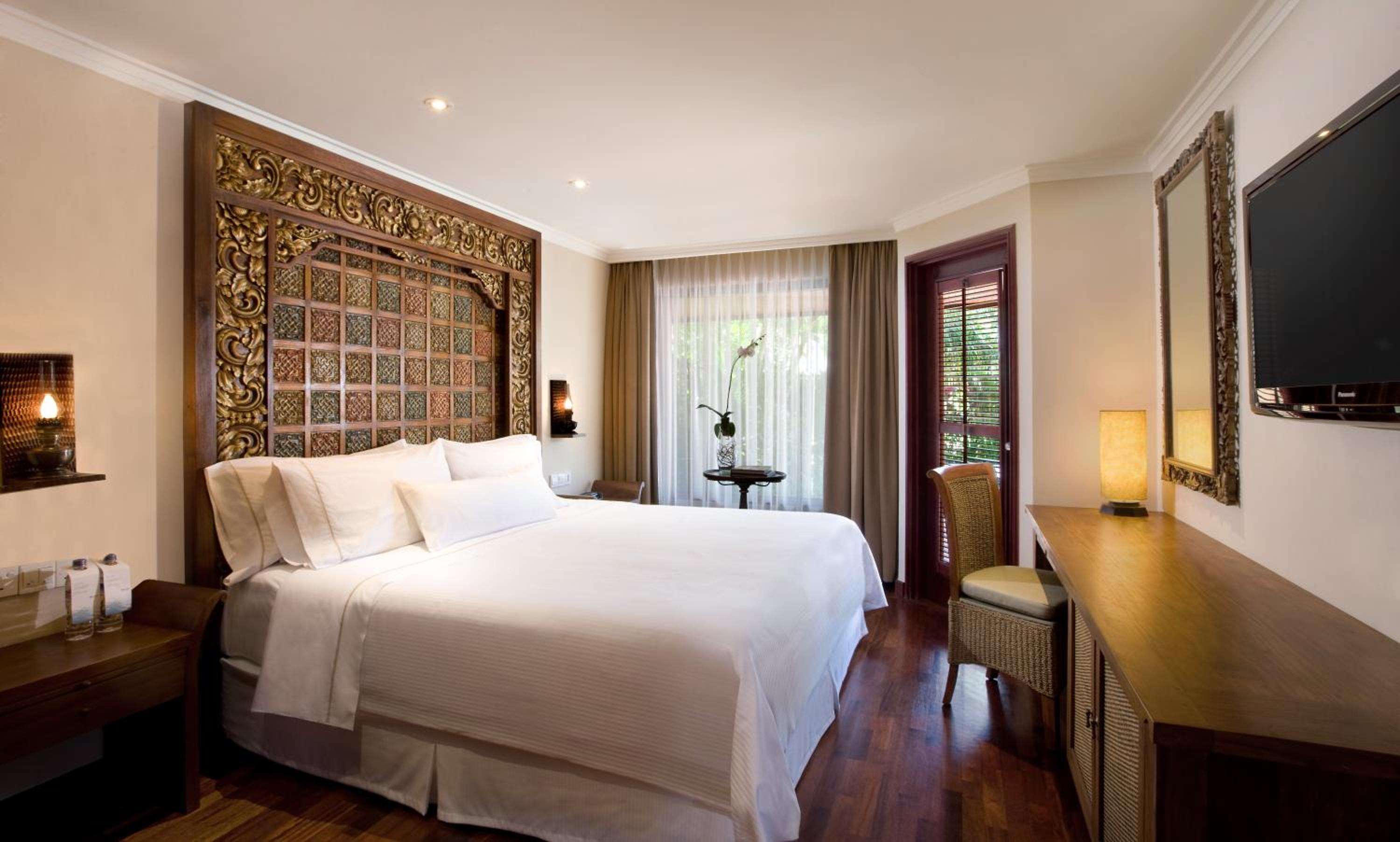 One-Bedroom Ocean View King Suite with Free Daily Resort Activities and Kids Amenities photo 1