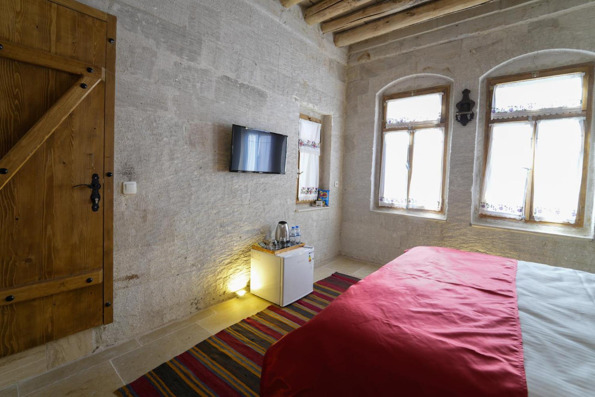 Standard Double Room - Photo 8