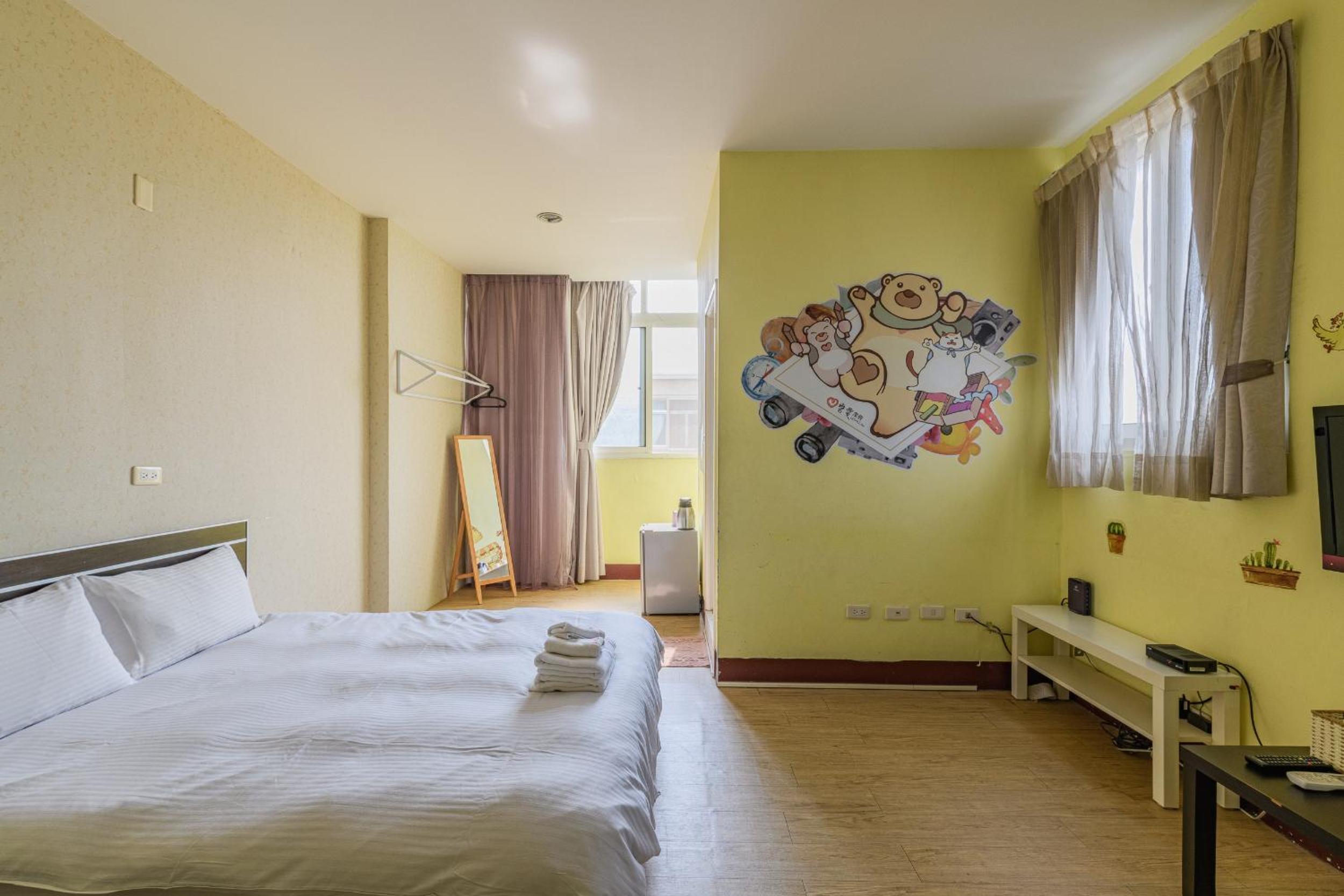 Large Double Room - Photo 3