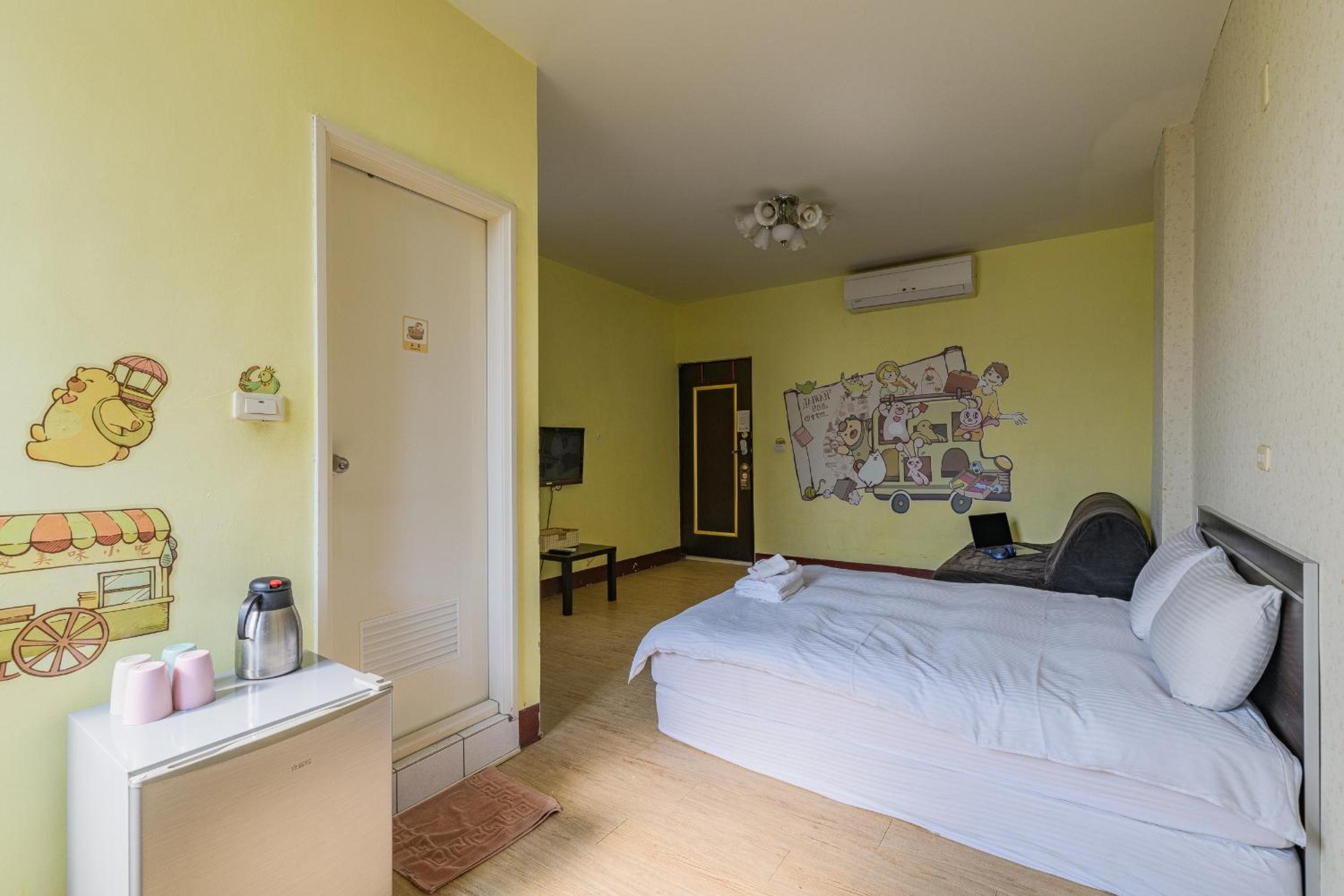 Large Double Room - Photo 2