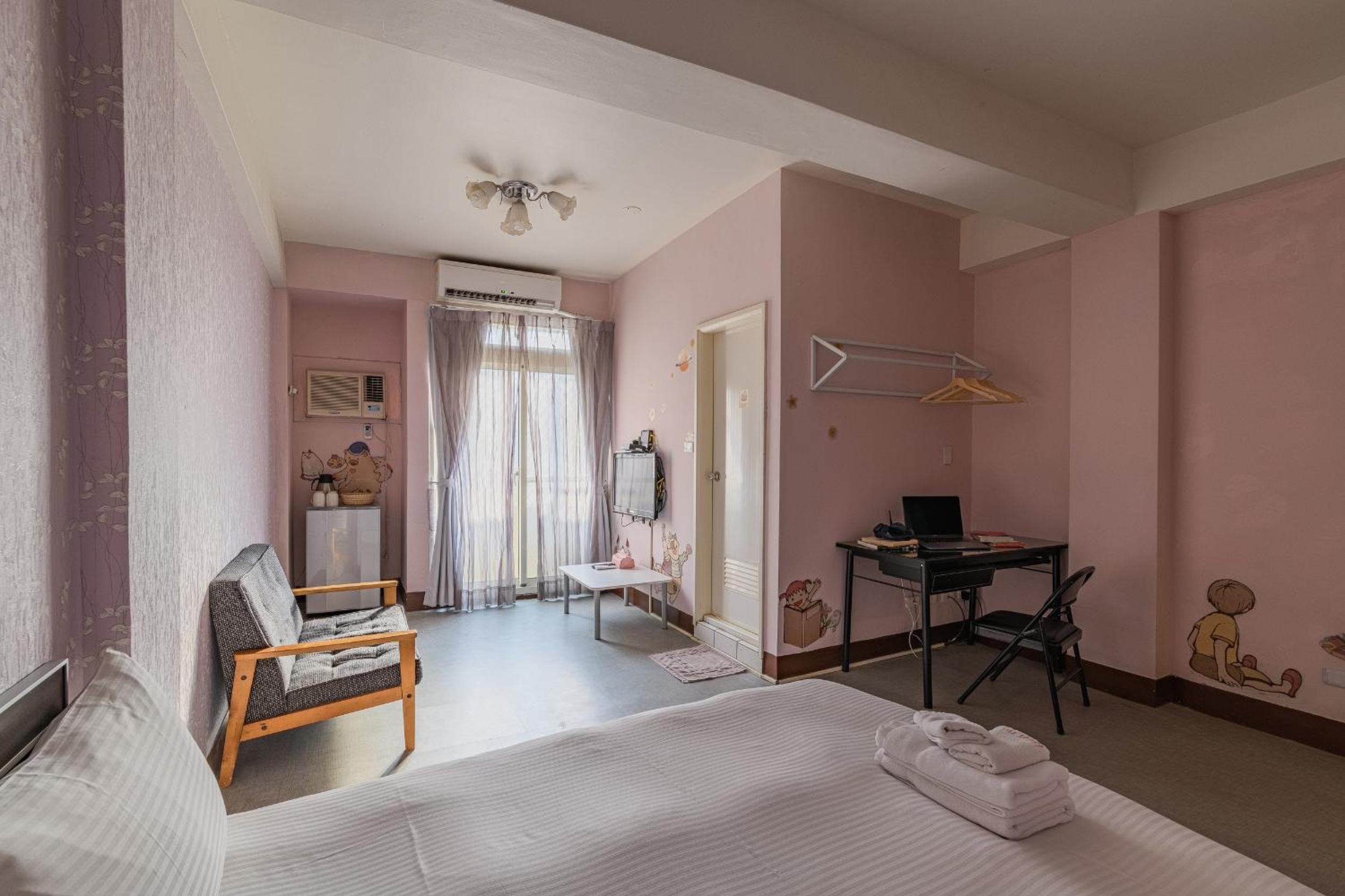Double Room with Balcony - Photo 12