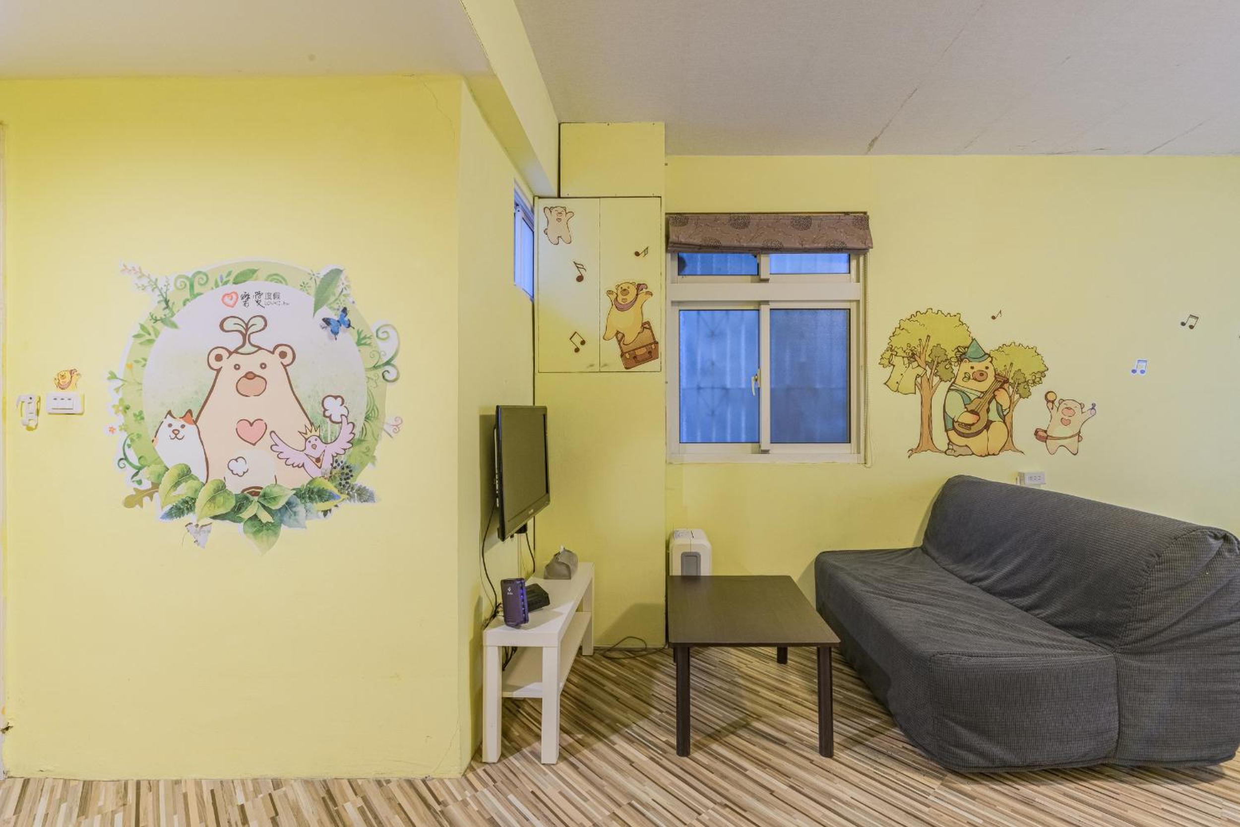 Standard Family Room - Photo 10