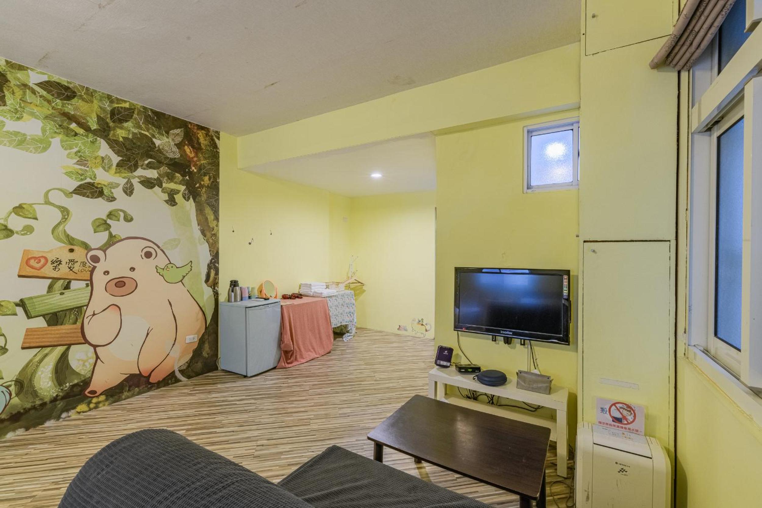 Standard Family Room - Photo 6
