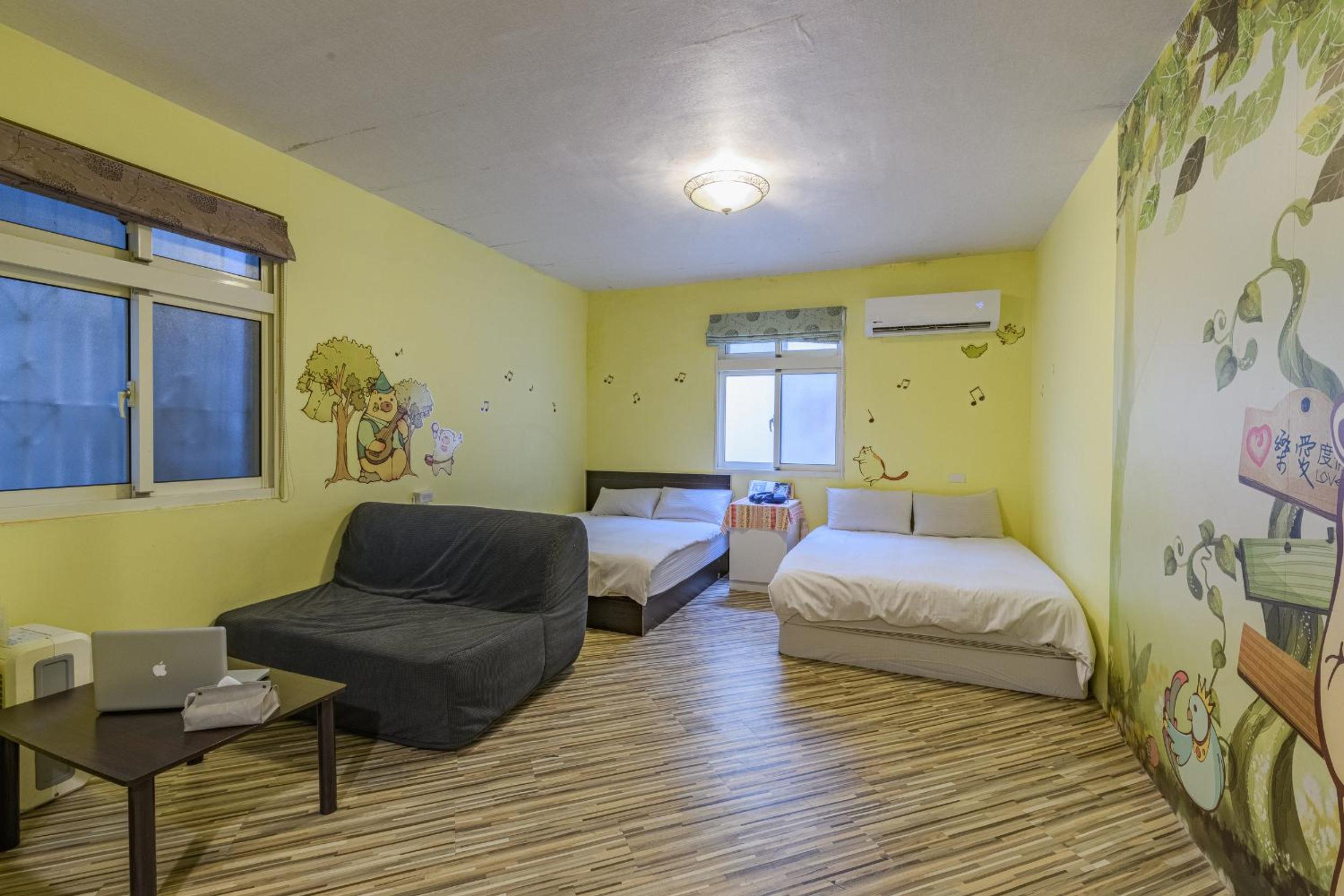 Standard Family Room - Photo 3