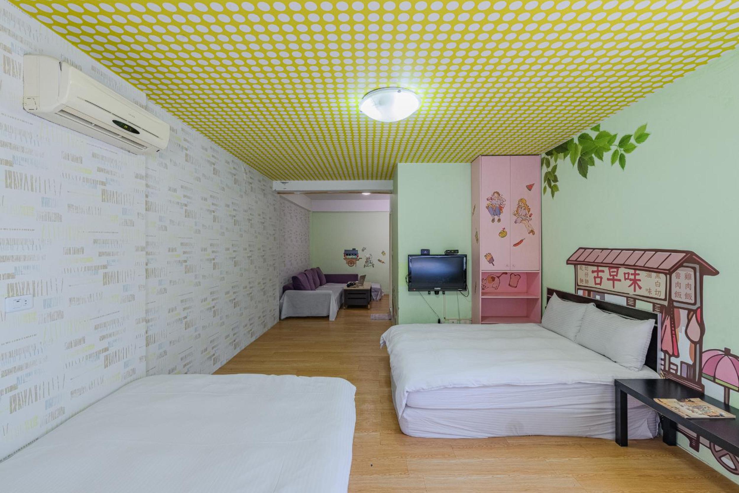 Family Room with Private Bathroom - Photo 8