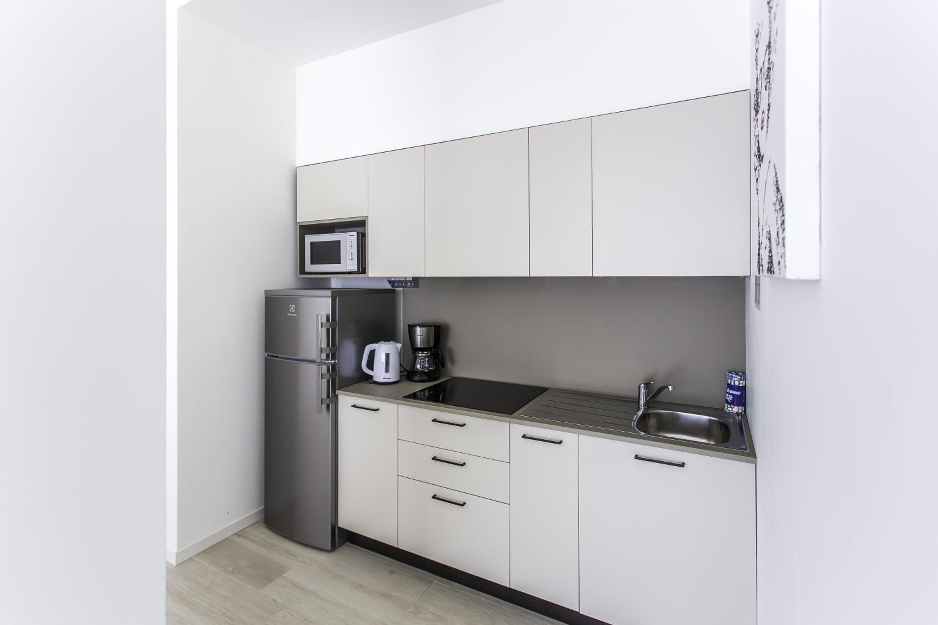 Apartment - Split Level - Photo 2