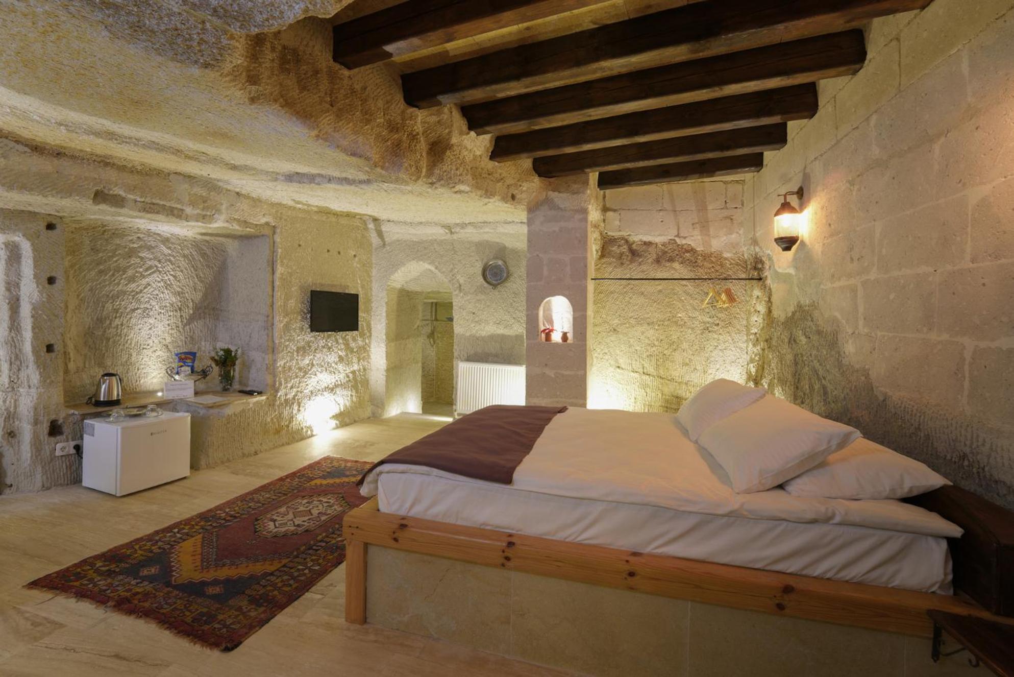 Standard Double Room - Photo 17