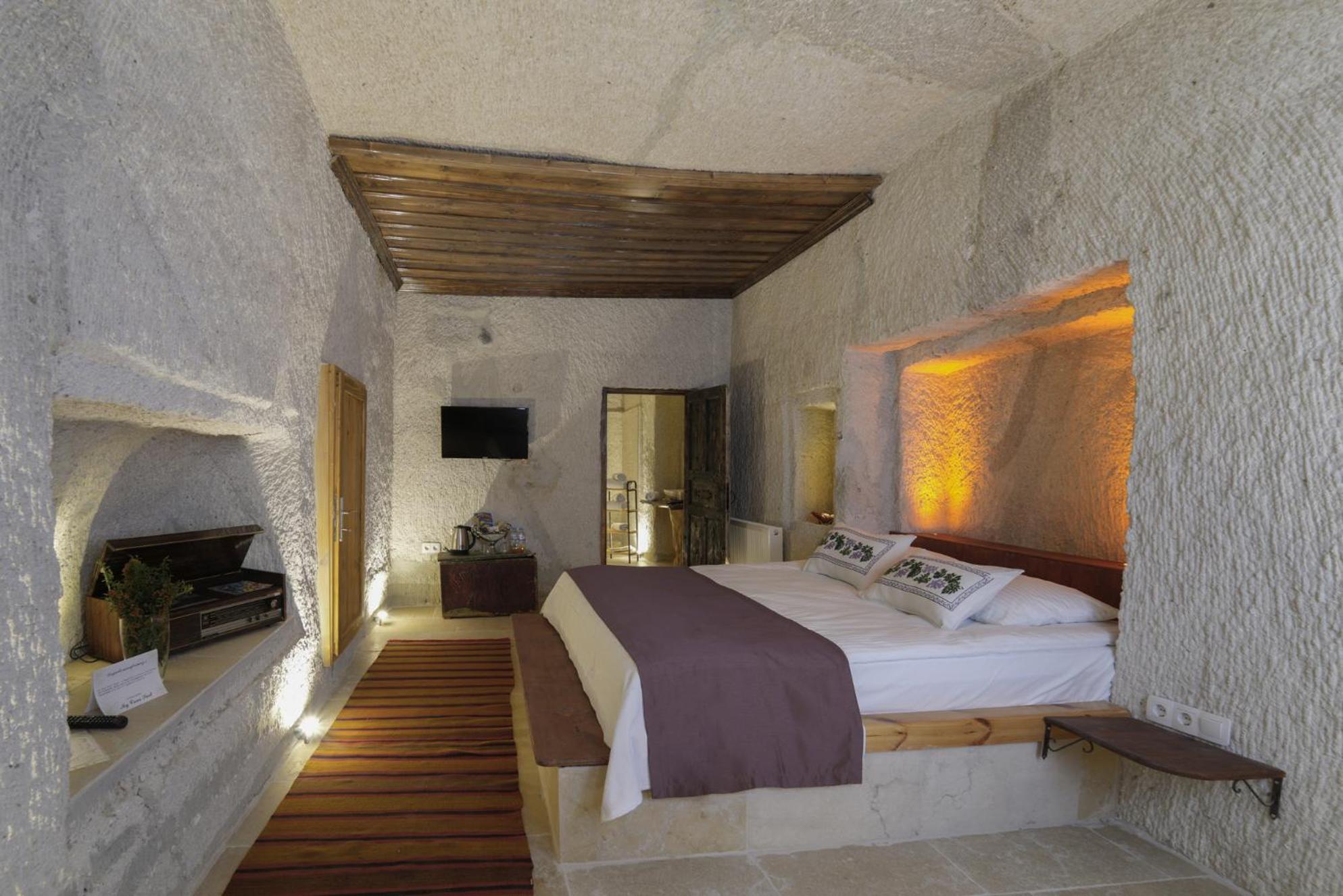 Standard Double Room - Photo 12