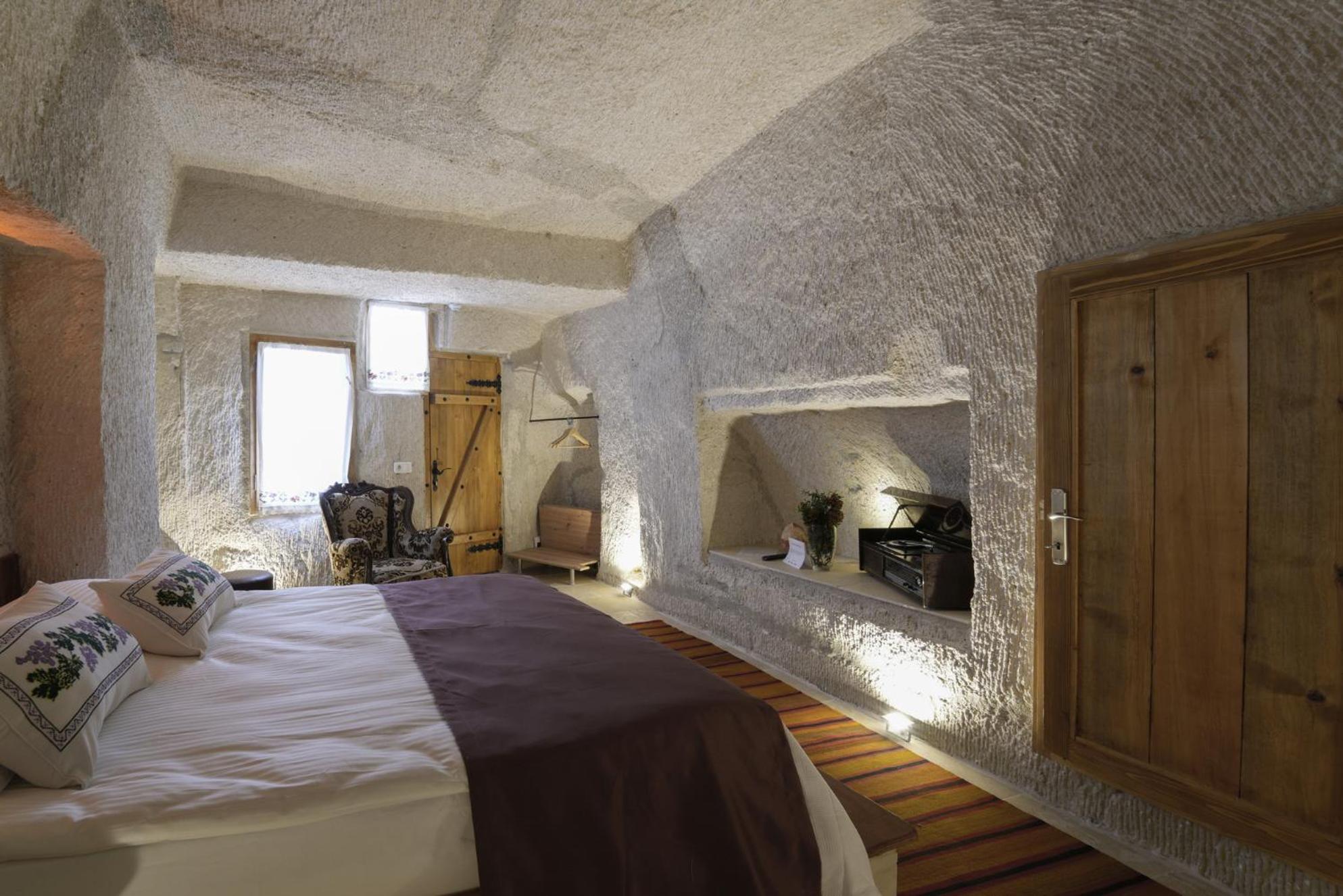 Standard Double Room - Photo 16