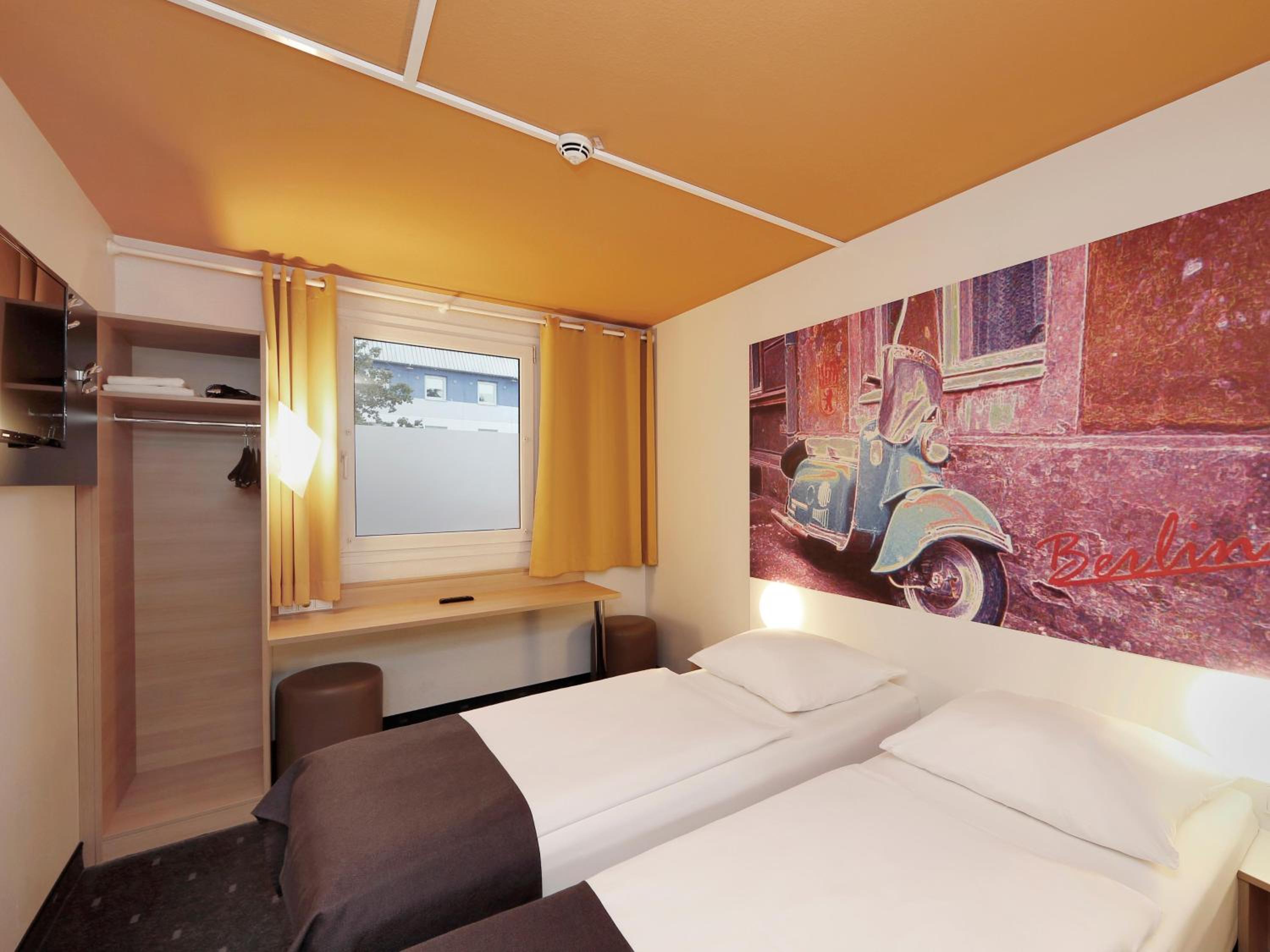 Twin Room - Photo 2