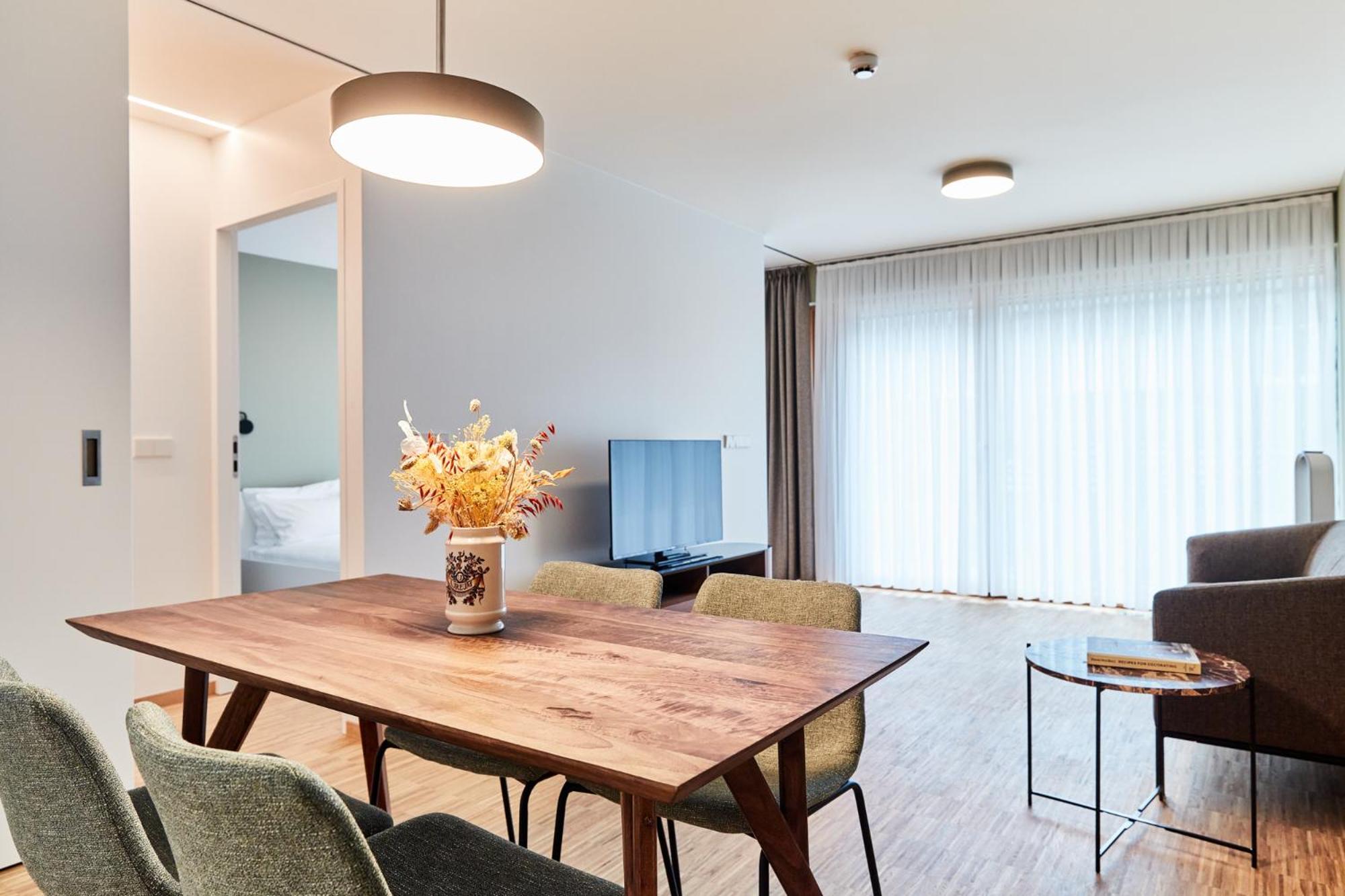 Apartment with Balcony - Photo 3
