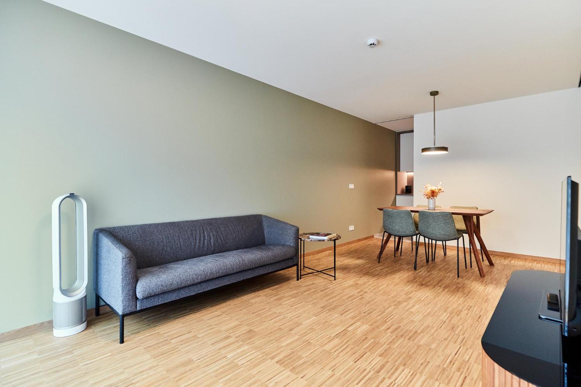 Apartment with Balcony - Photo 2
