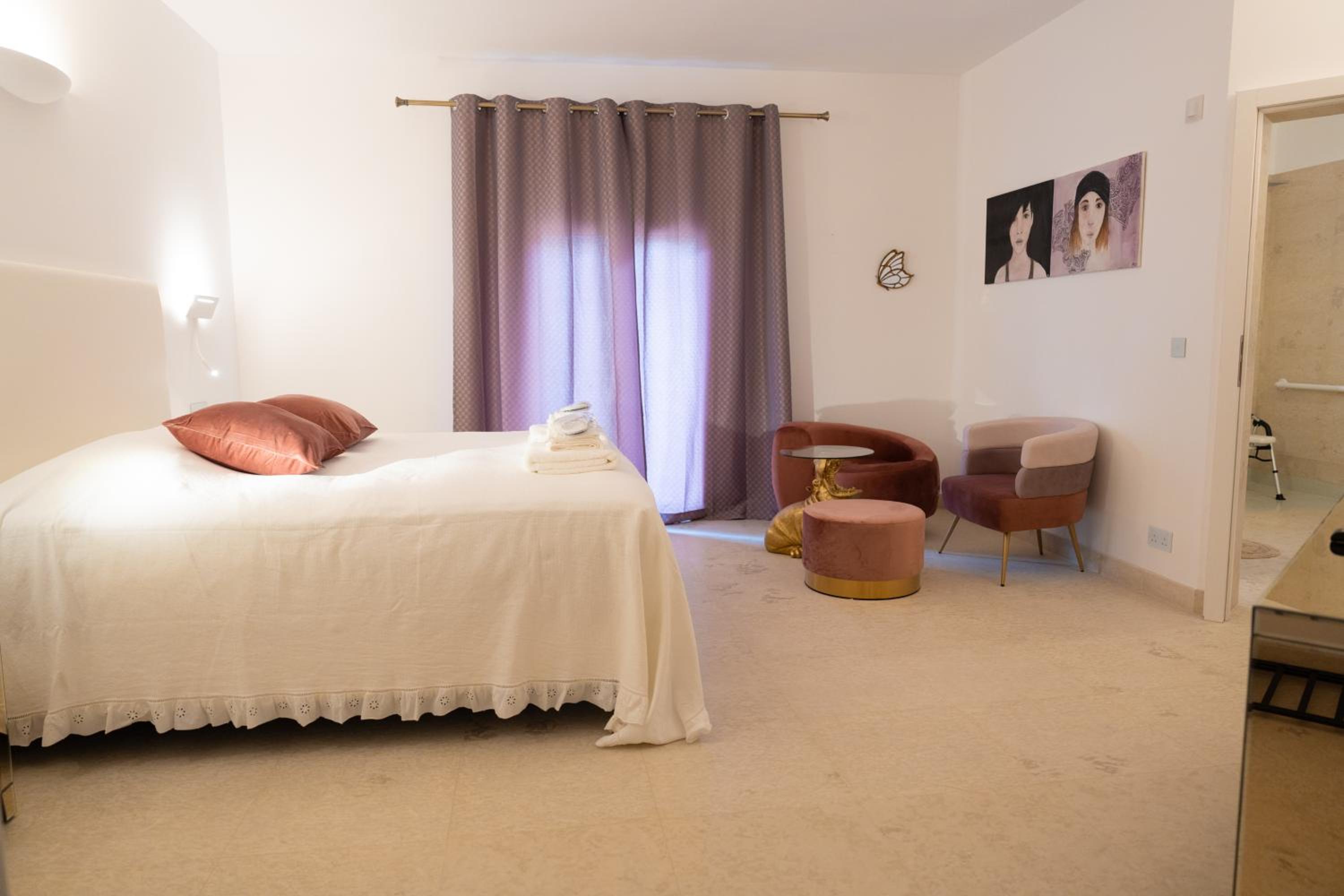 King Room - Disability Access - Photo 3